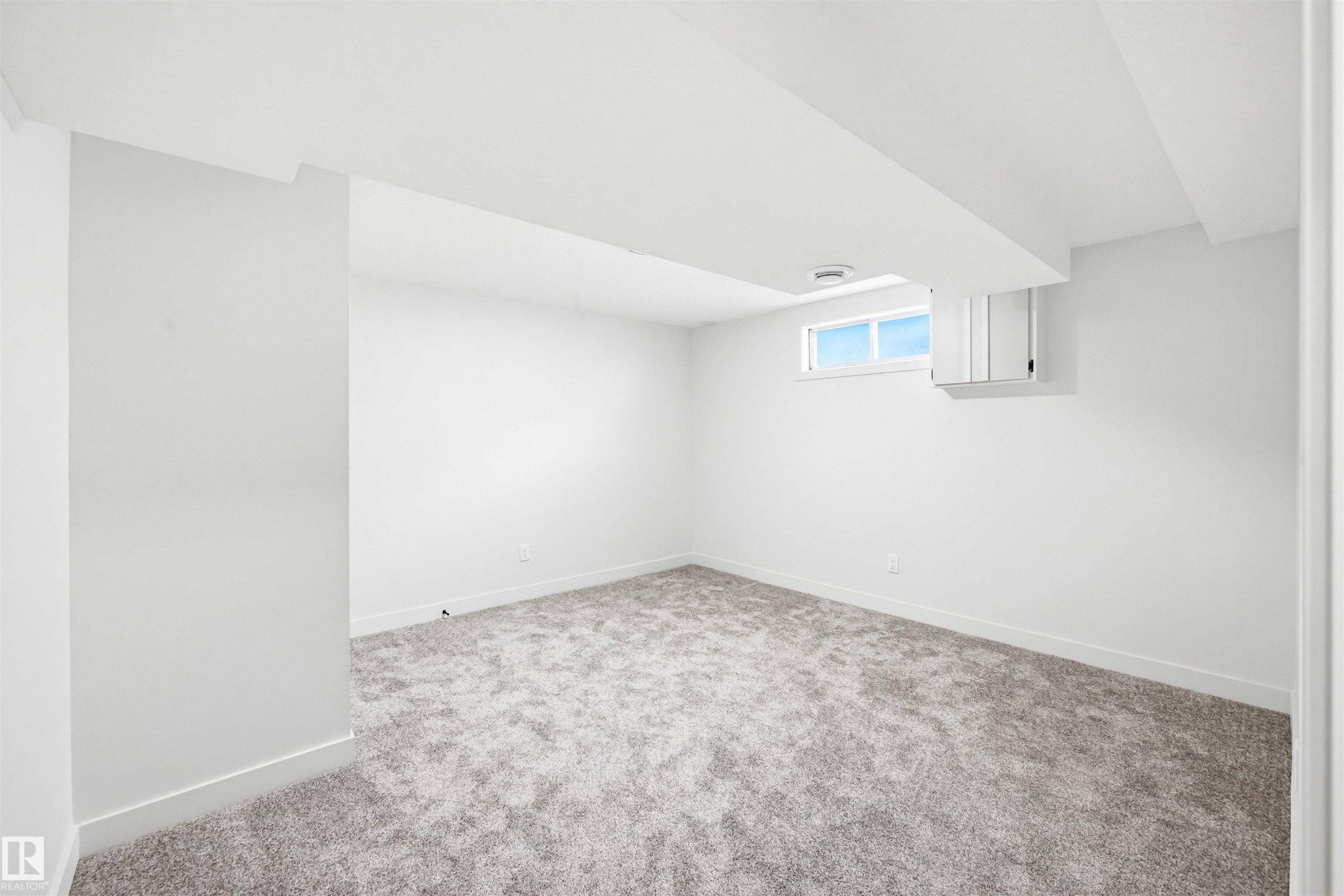 14503 80 Avenue, Edmonton, AB - Indoor Photo Showing Other Room