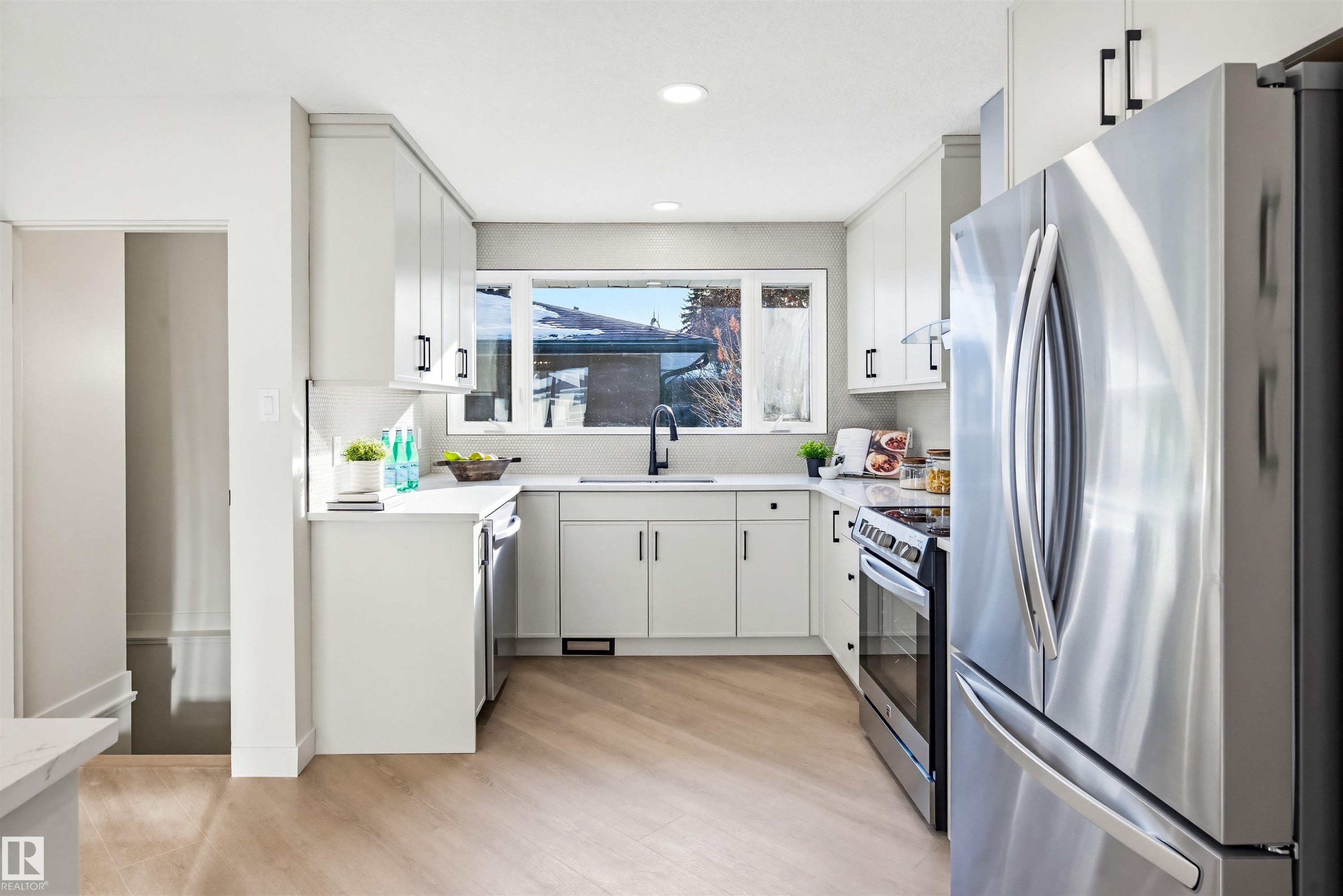 14503 80 Avenue, Edmonton, AB - Indoor Photo Showing Kitchen With Upgraded Kitchen