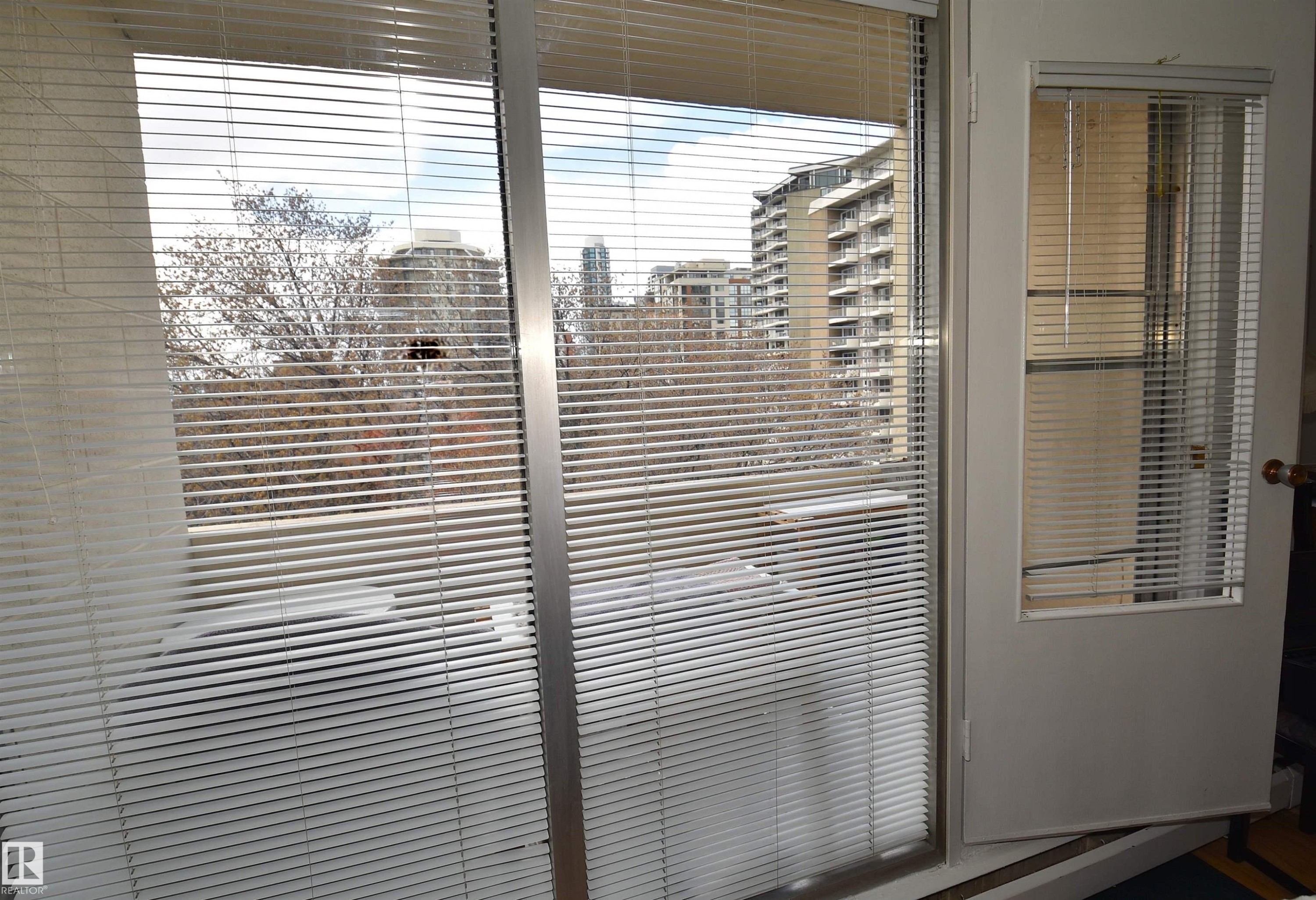 608 10021 116 Street, Edmonton, AB - Indoor