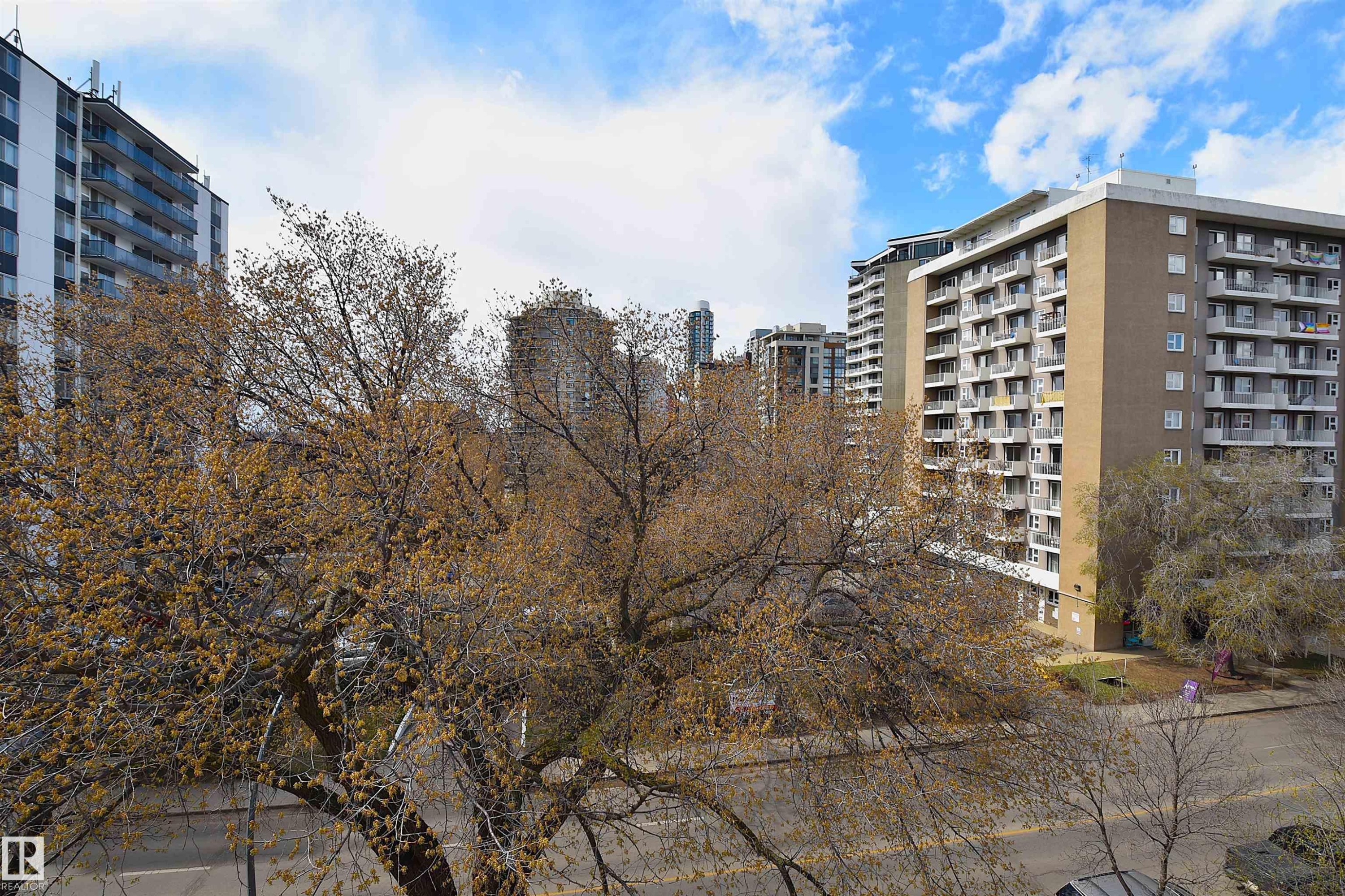 608 10021 116 Street, Edmonton, AB - Outdoor