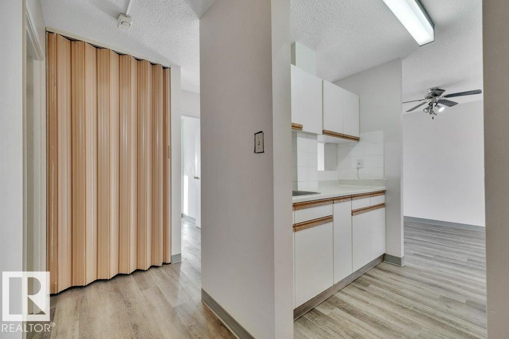 808 10160 116 Street, Edmonton, AB - Indoor