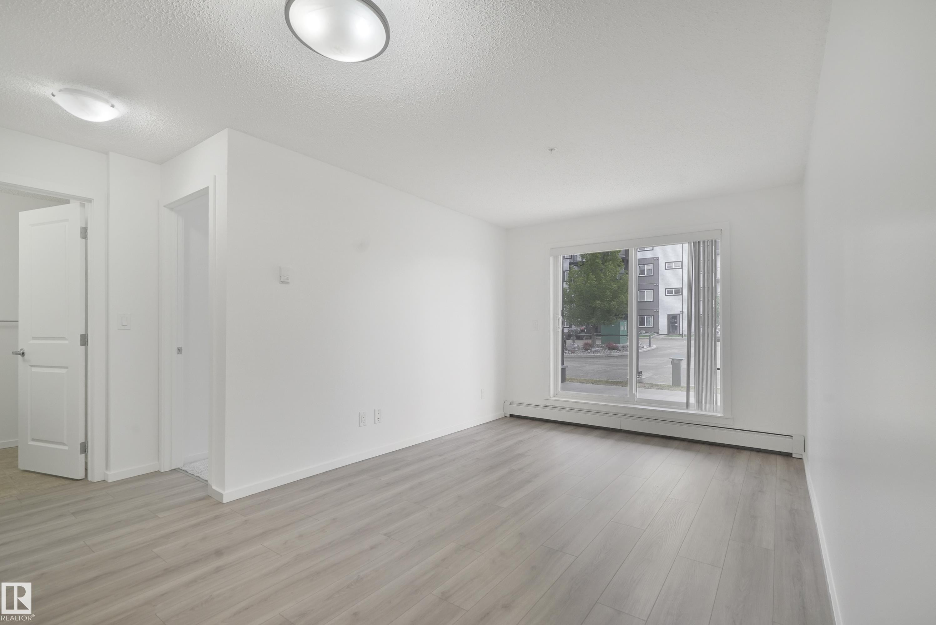 114 3357 16A Avenue, Edmonton, AB - Indoor Photo Showing Other Room