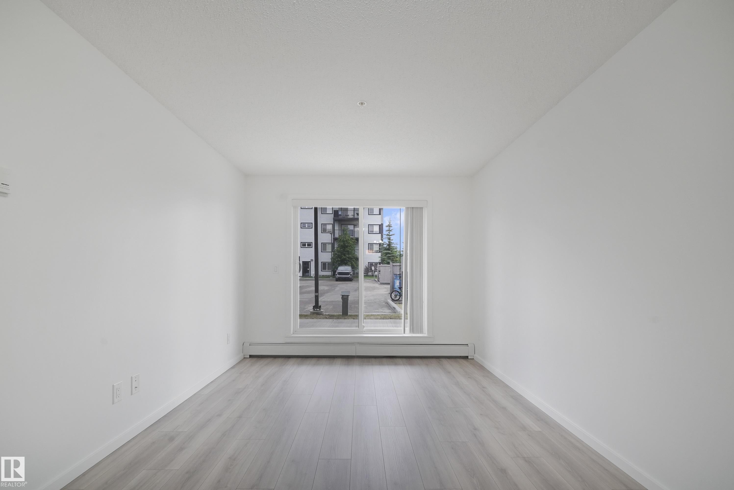 114 3357 16A Avenue, Edmonton, AB - Indoor Photo Showing Other Room