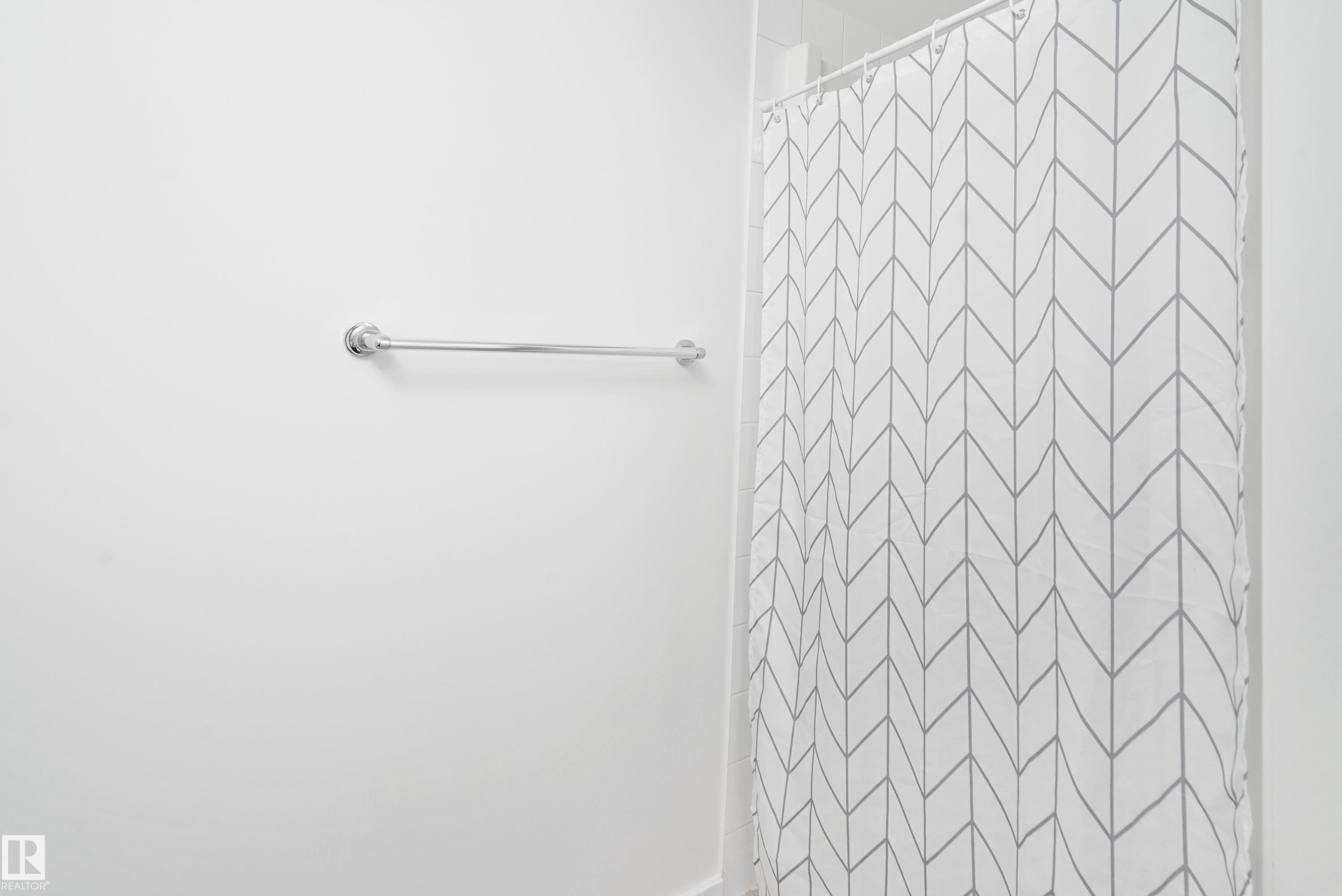 114 3357 16A Avenue, Edmonton, AB - Indoor Photo Showing Bathroom