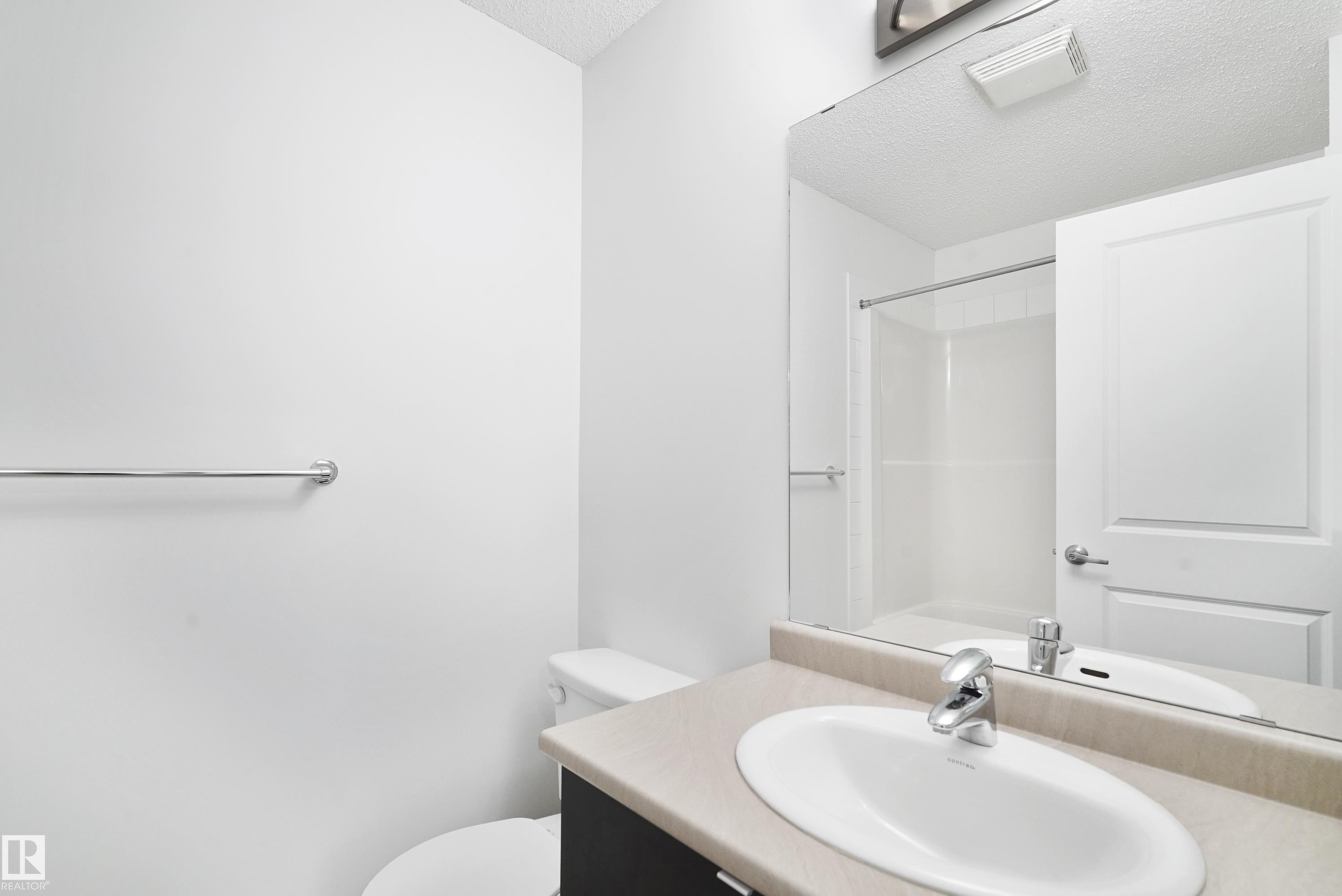 114 3357 16A Avenue, Edmonton, AB - Indoor Photo Showing Bathroom