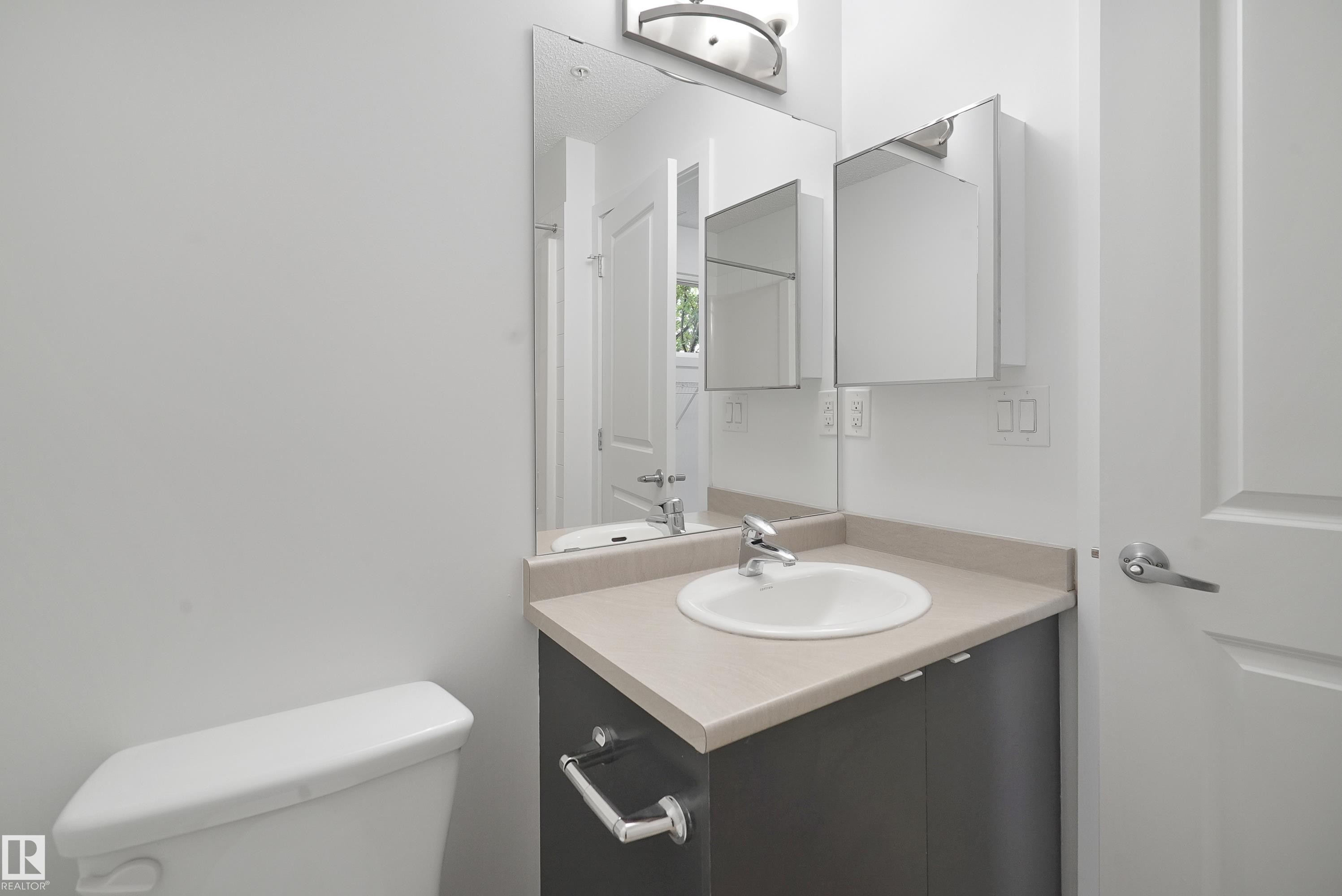 114 3357 16A Avenue, Edmonton, AB - Indoor Photo Showing Bathroom