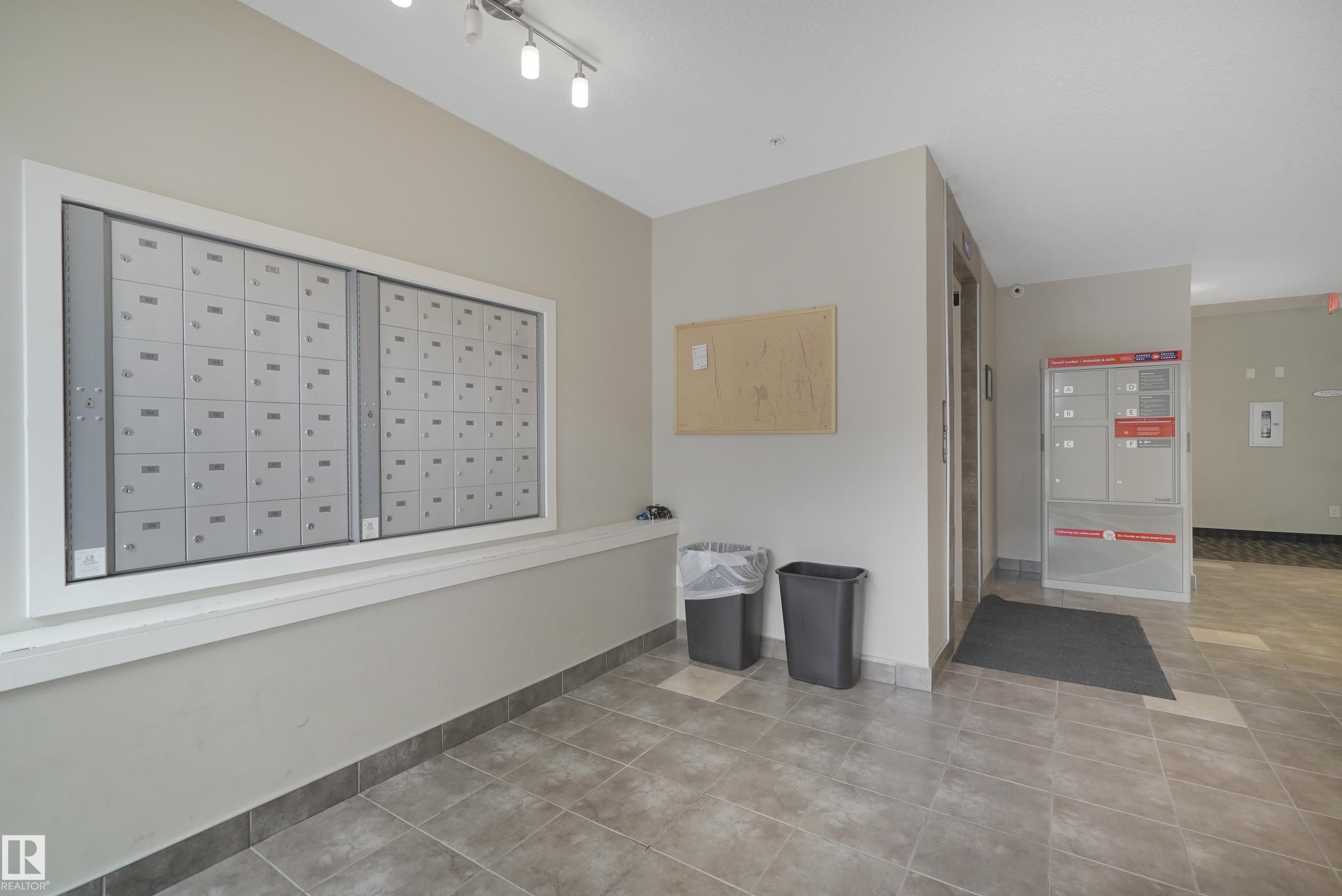 114 3357 16A Avenue, Edmonton, AB - Indoor Photo Showing Other Room