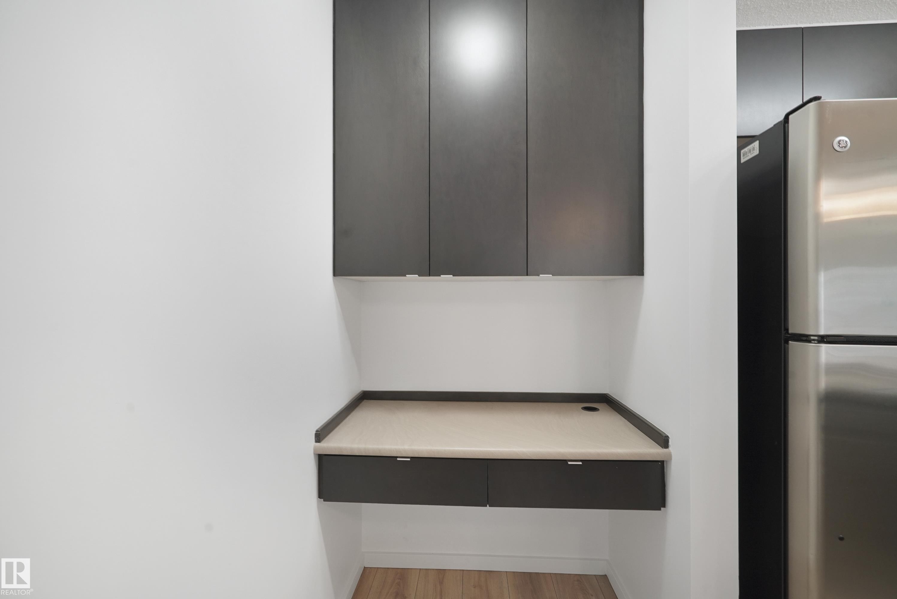 114 3357 16A Avenue, Edmonton, AB - Indoor Photo Showing Other Room