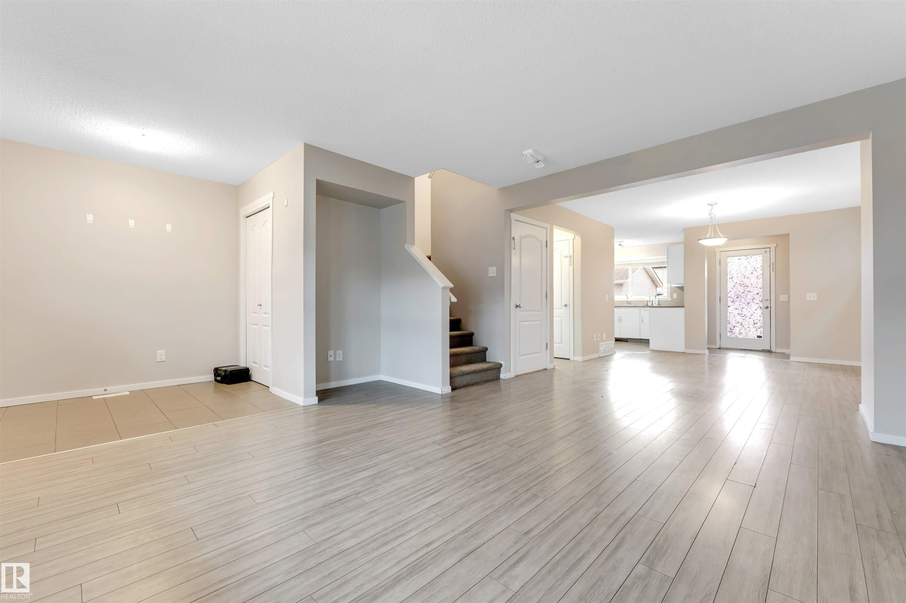 610 Tamarack Road, Edmonton, AB - Indoor