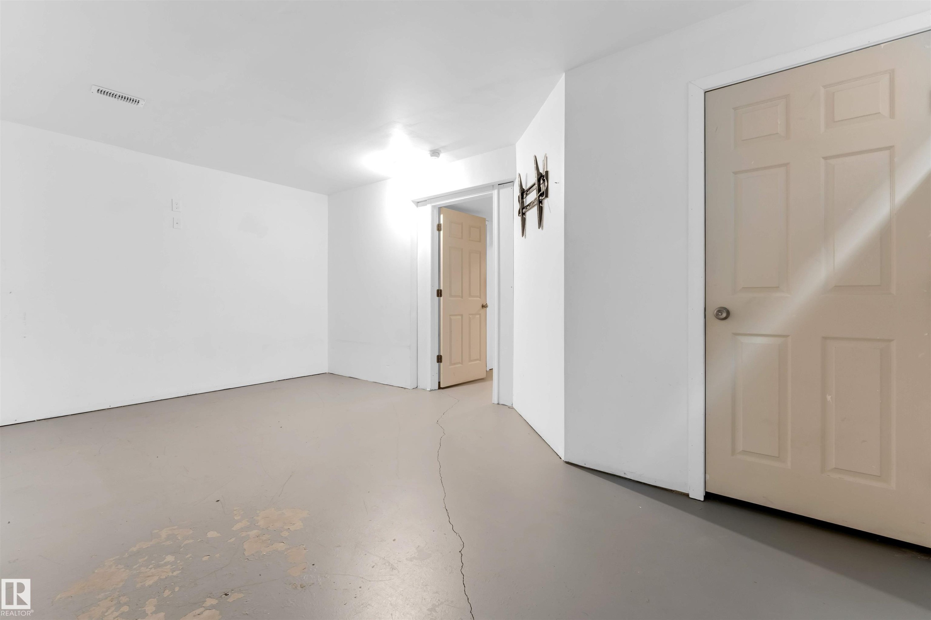 610 Tamarack Road, Edmonton, AB - Indoor Photo Showing Other Room