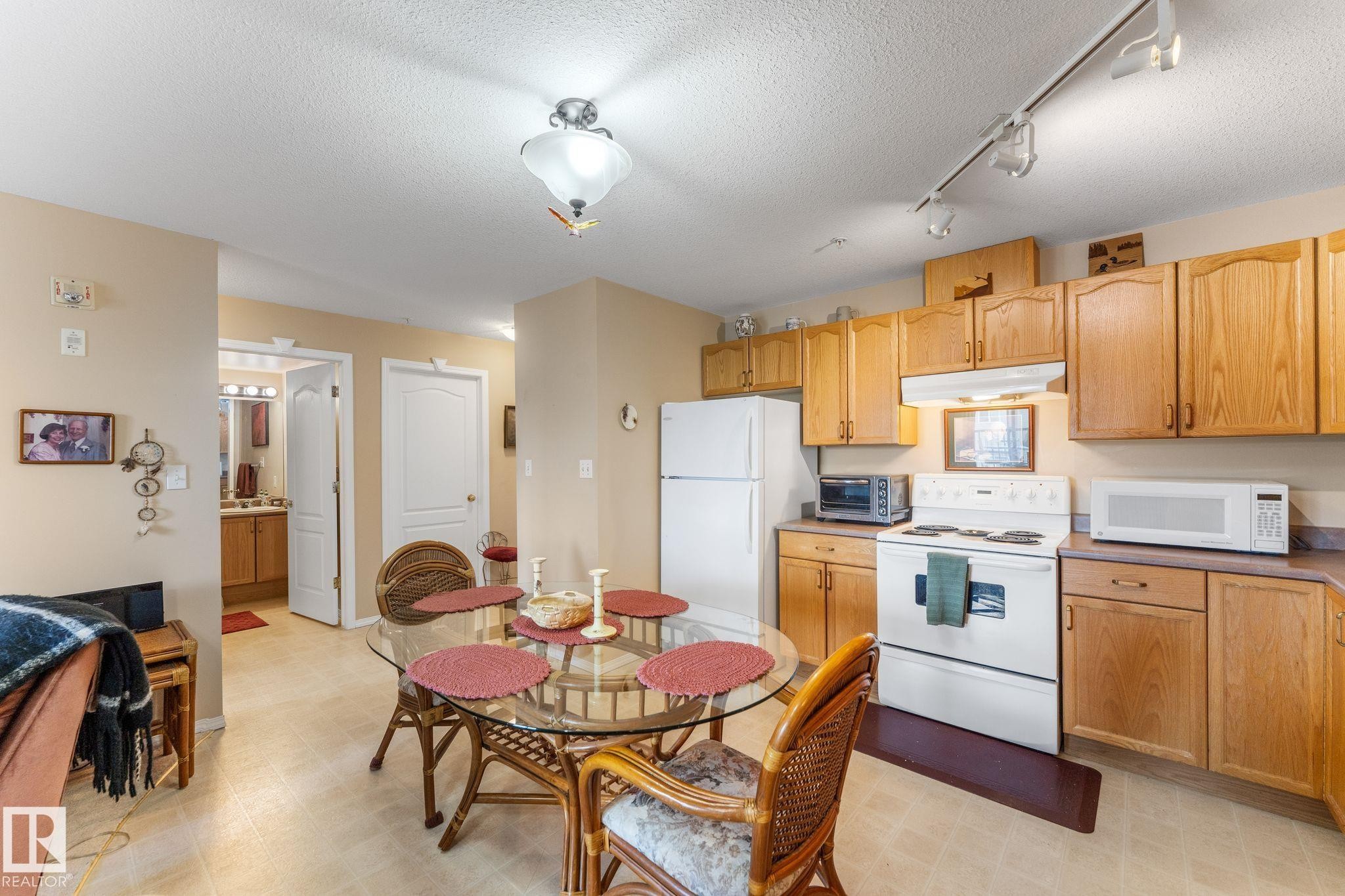 209 4703 43 Avenue, Stony Plain, AB - Indoor Photo Showing Kitchen