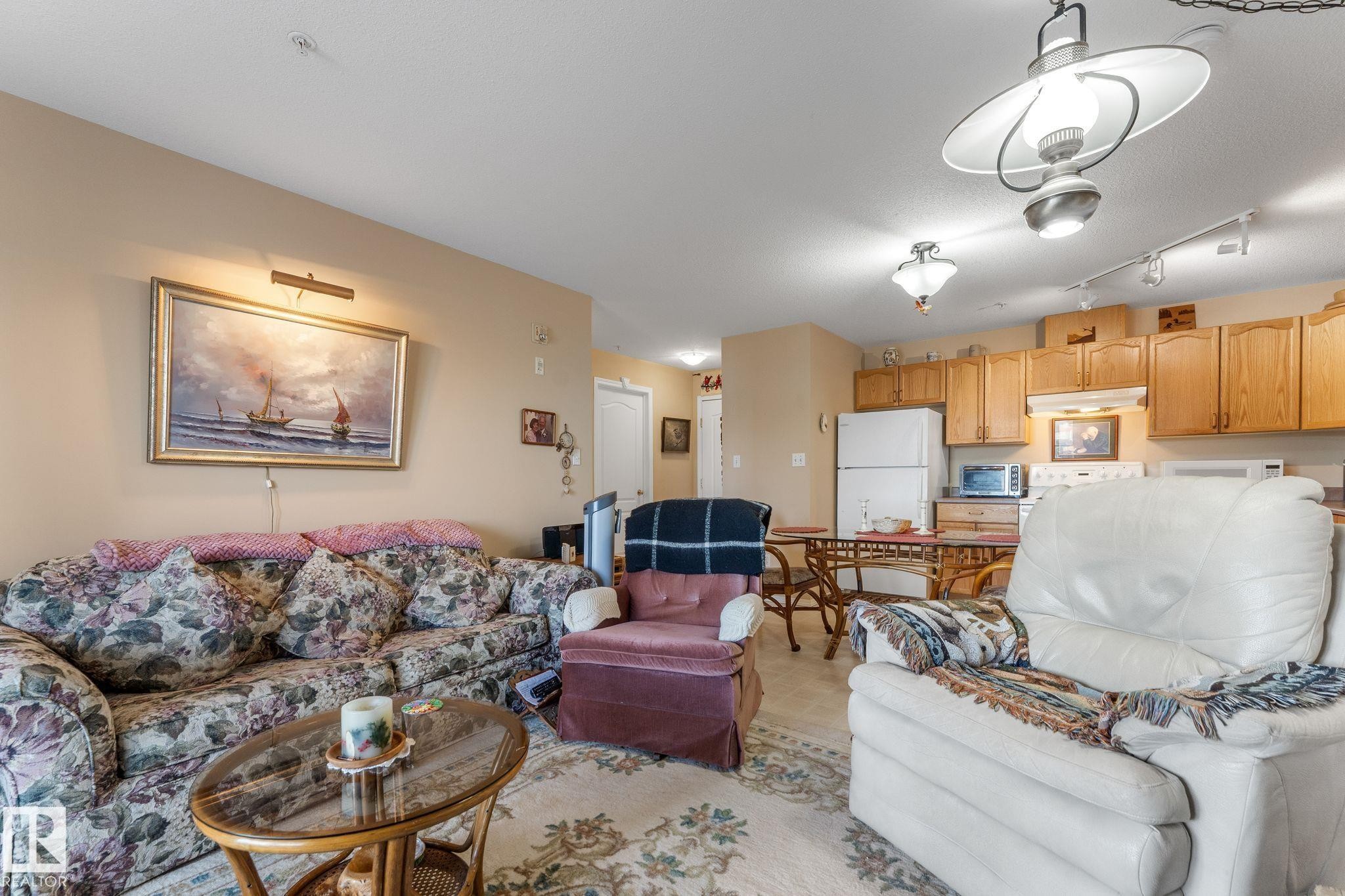 209 4703 43 Avenue, Stony Plain, AB - Indoor Photo Showing Living Room