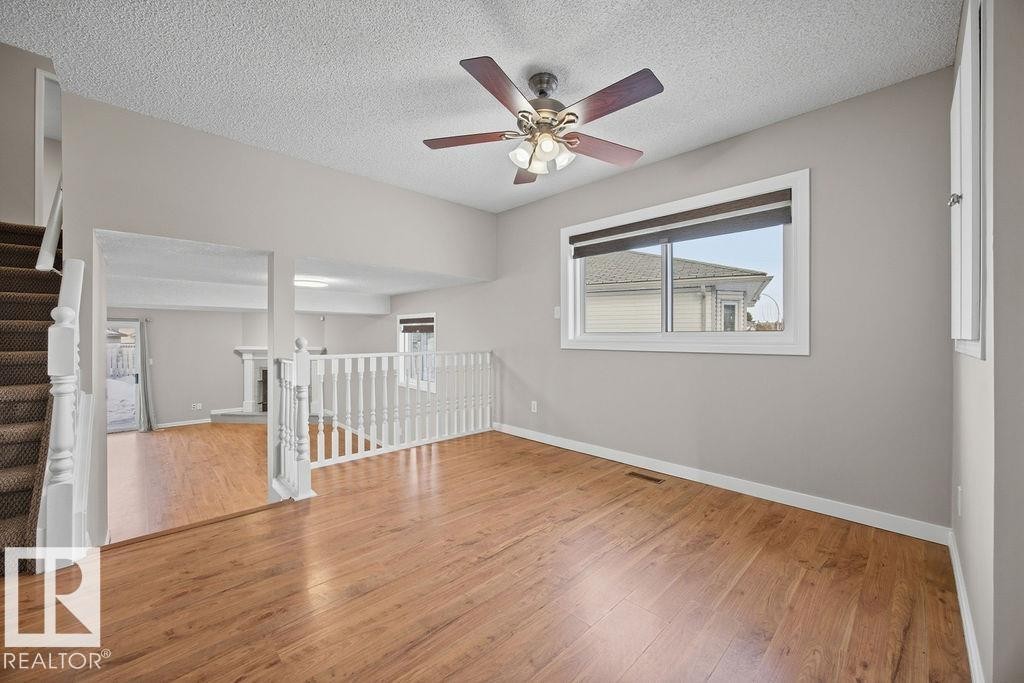 Spare room featuring light wood finished floors, a textured ceiling, and ceiling fan - 736 Johns Road, Edmonton, AB - Indoor Photo Showing Other Room