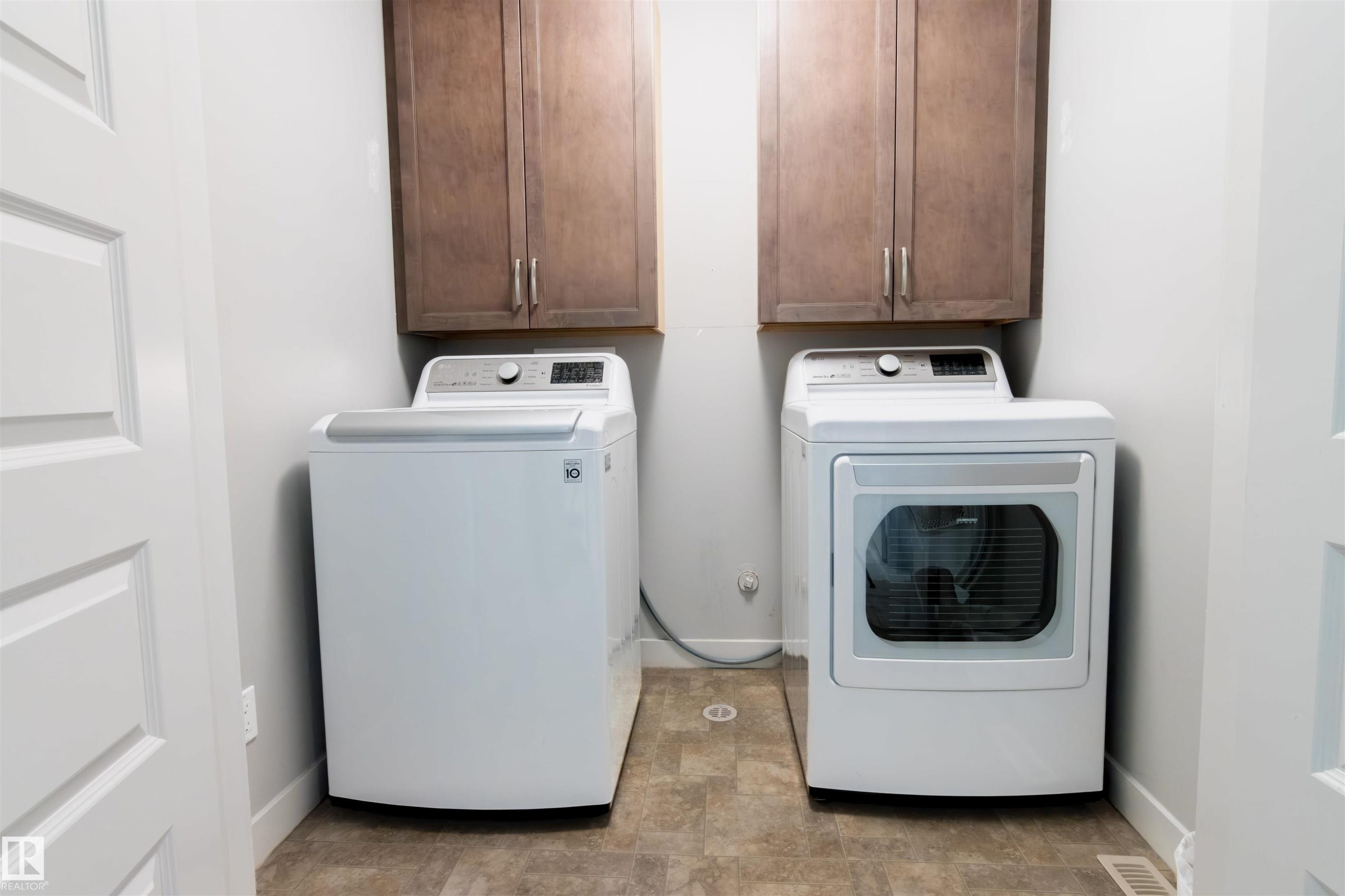 888 Cy Becker Drive, Edmonton, AB - Indoor Photo Showing Laundry Room