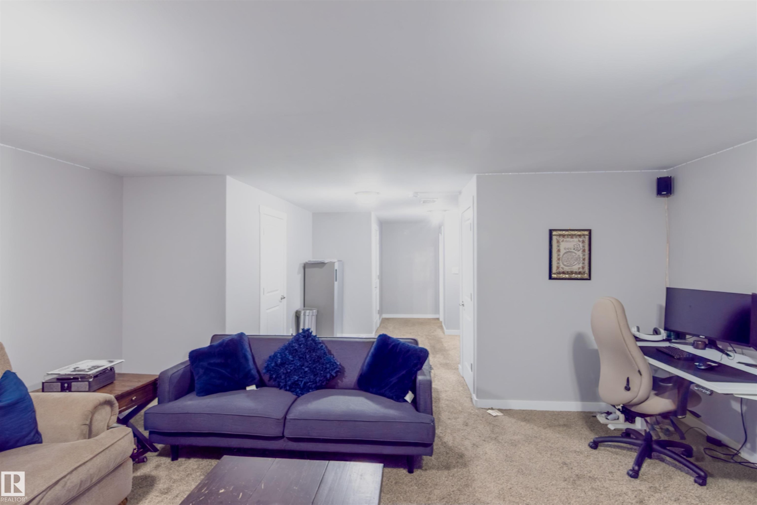 888 Cy Becker Drive, Edmonton, AB - Indoor Photo Showing Living Room