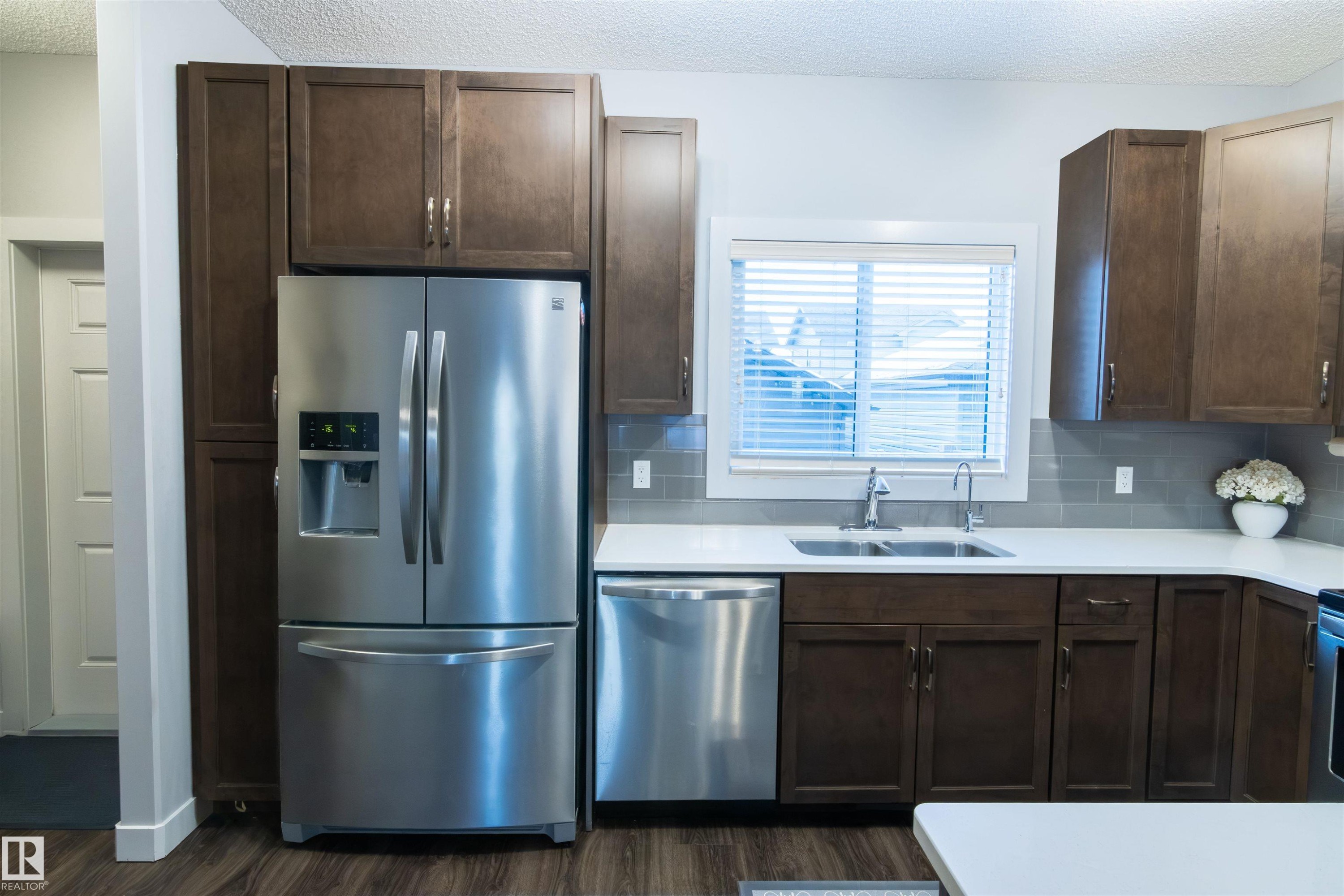 888 Cy Becker Drive, Edmonton, AB - Indoor Photo Showing Kitchen With Double Sink