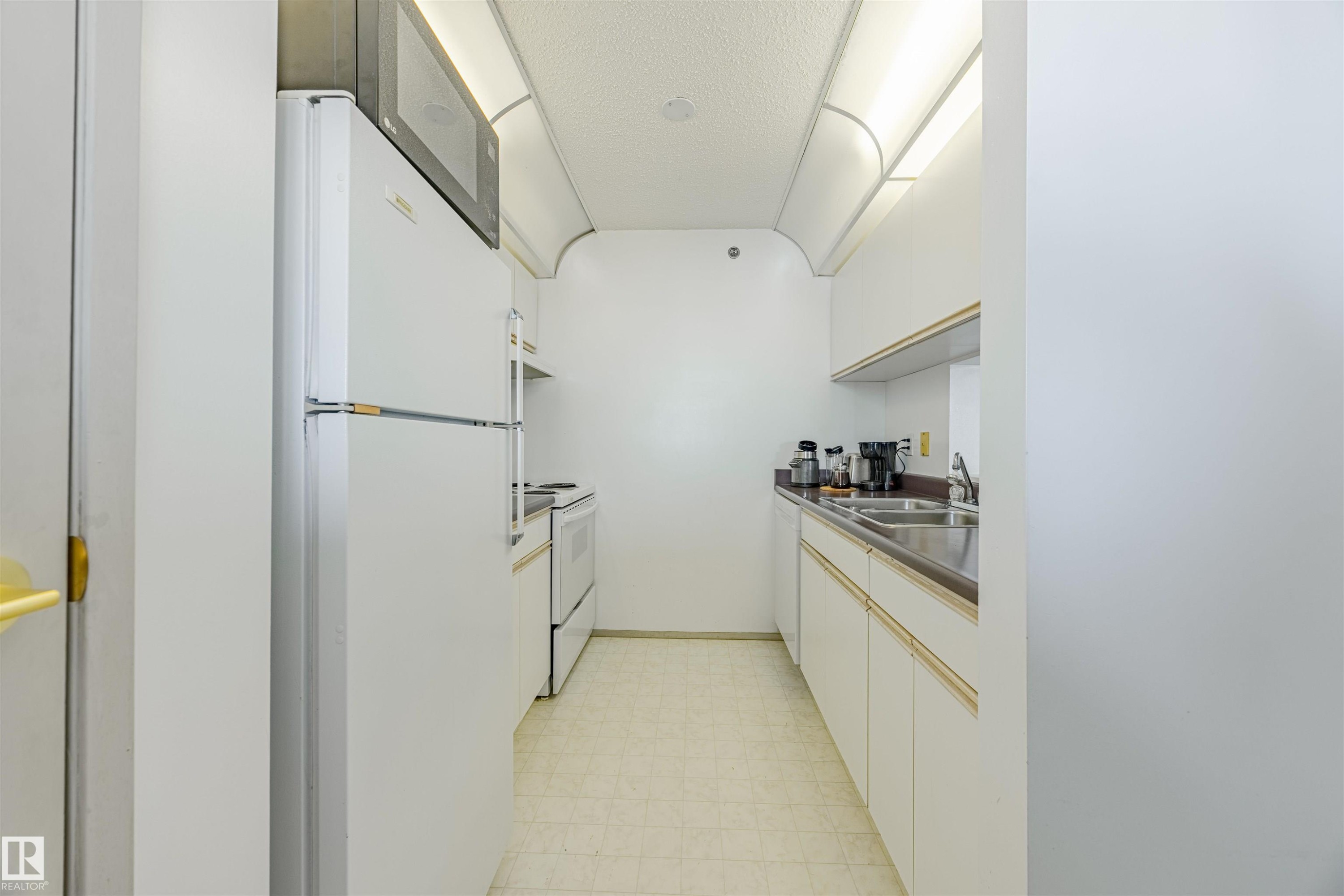 401 11218 80 Street, Edmonton, AB - Indoor Photo Showing Kitchen With Double Sink