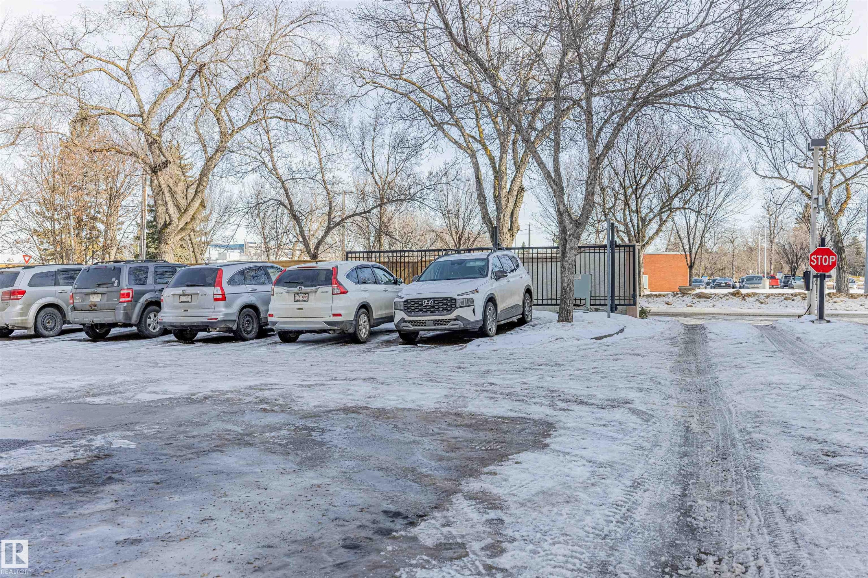 401 11218 80 Street, Edmonton, AB - Outdoor