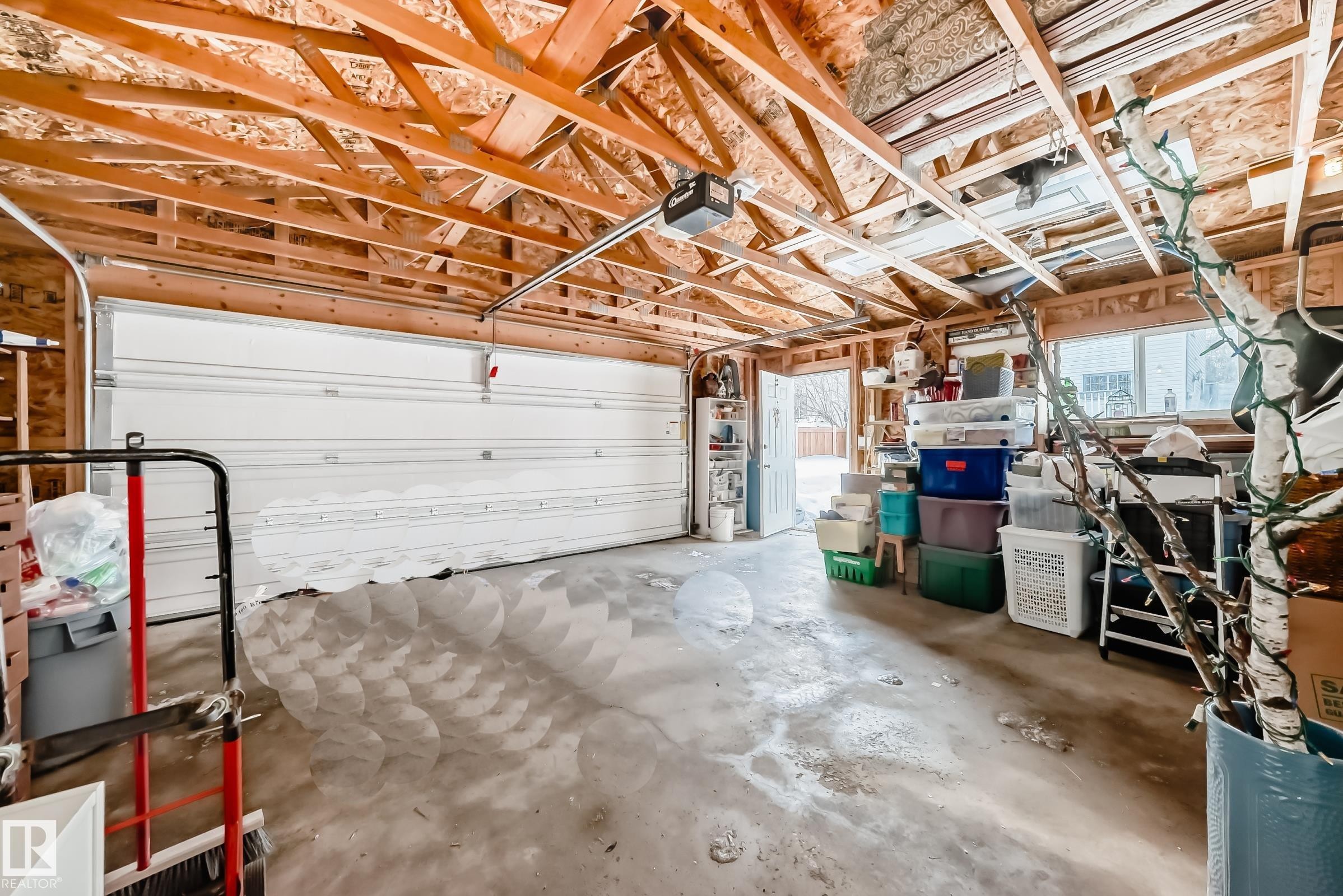 11415 71 Street, Edmonton, AB - Indoor Photo Showing Garage