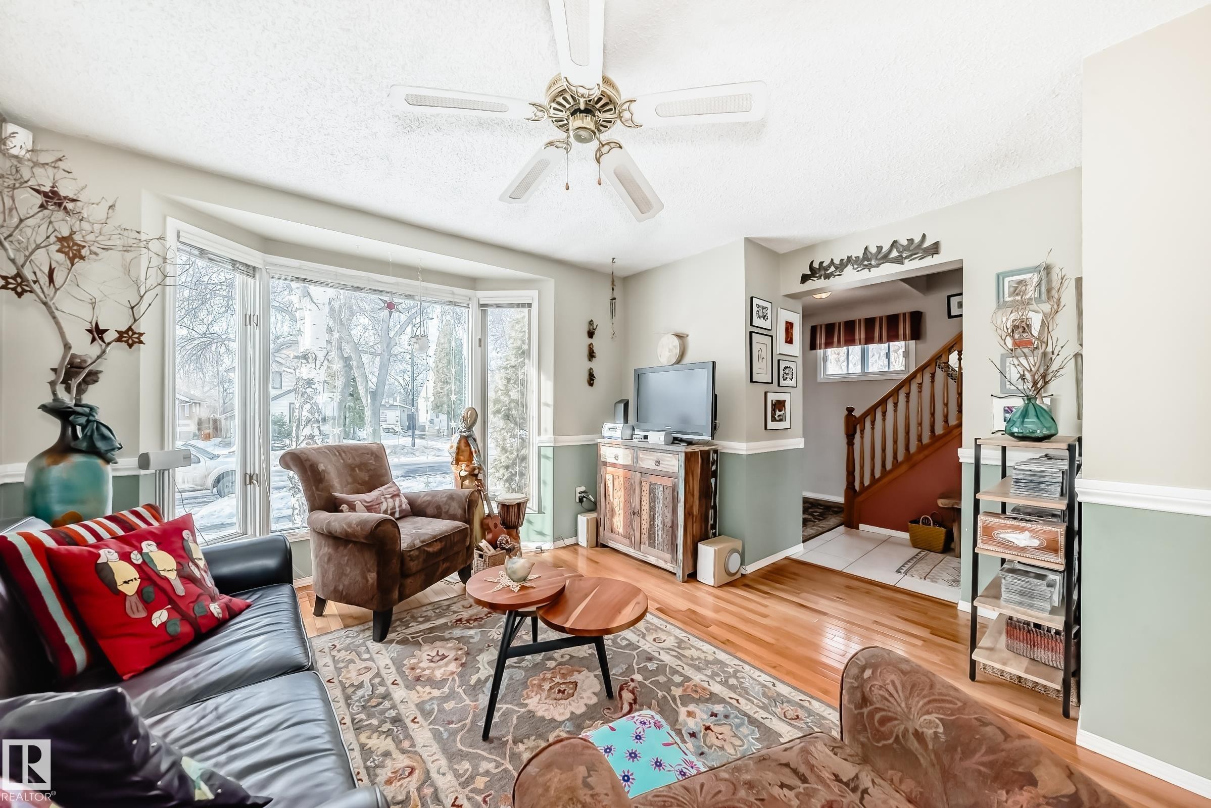 11415 71 Street, Edmonton, AB - Indoor Photo Showing Living Room