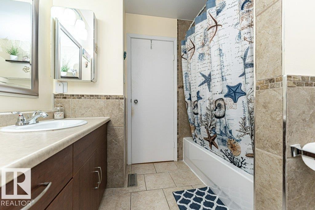 3010 108 Street, Edmonton, AB - Indoor Photo Showing Bathroom
