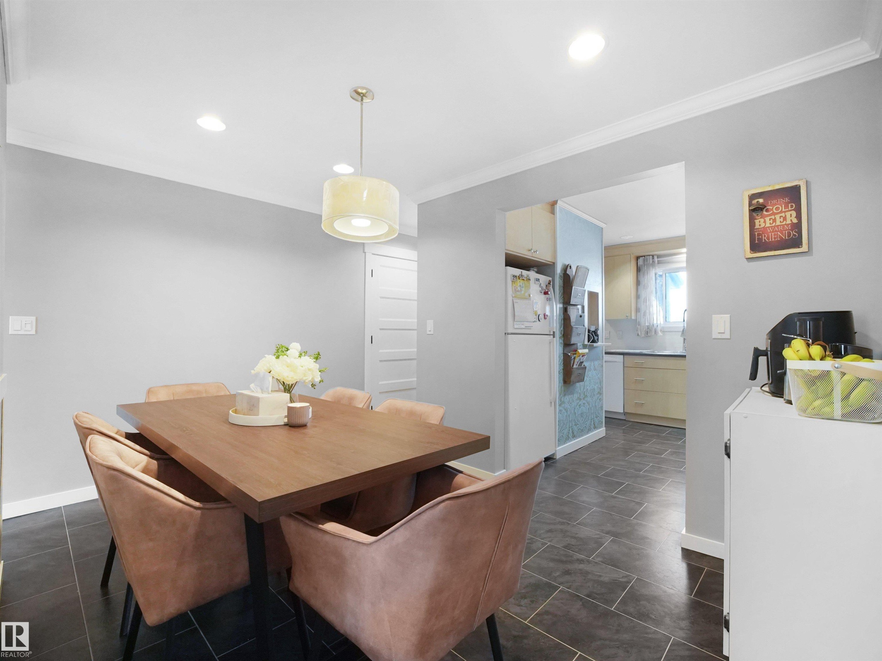 3611 30 Avenue, Edmonton, AB - Indoor Photo Showing Dining Room