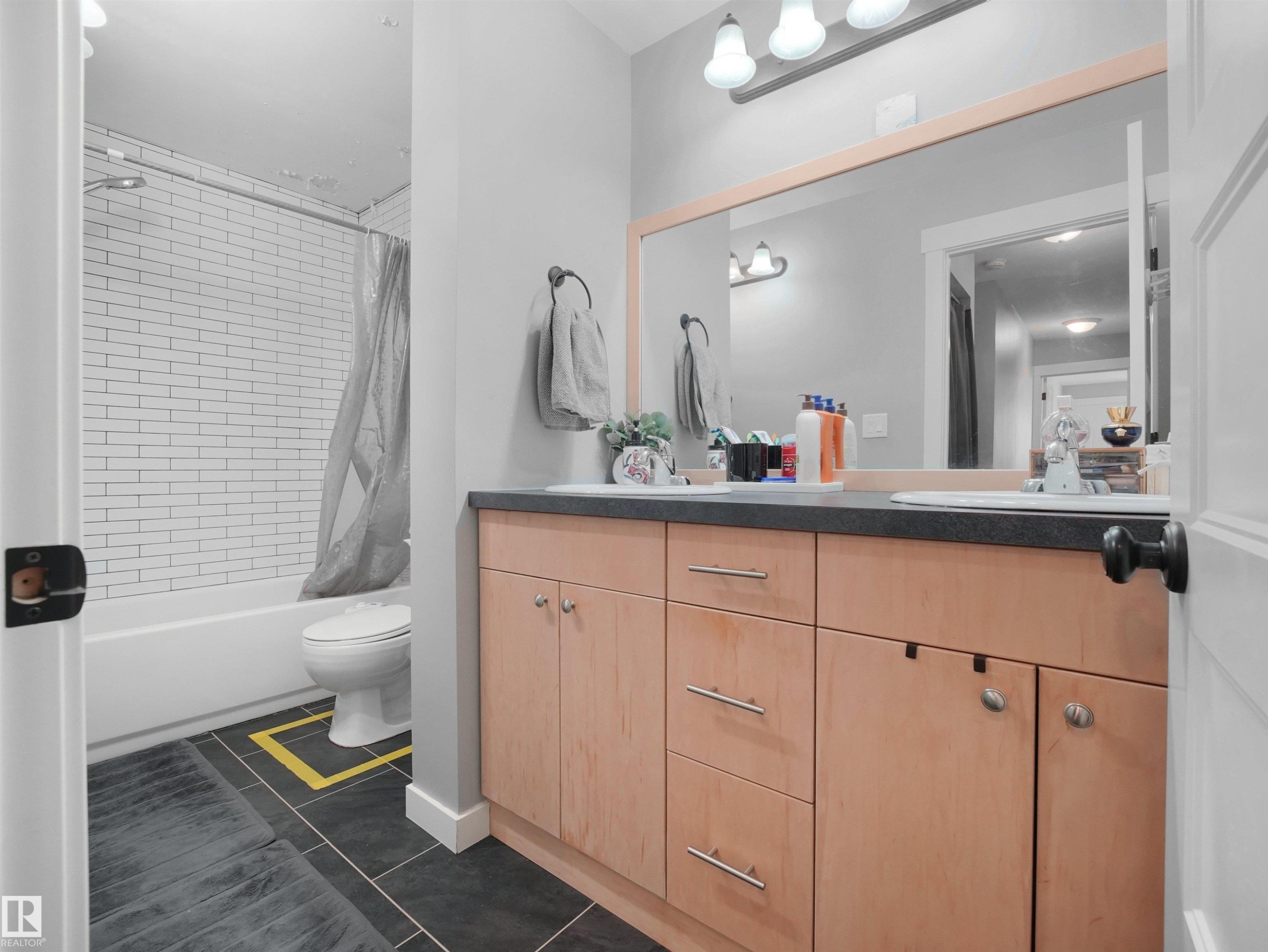 3611 30 Avenue, Edmonton, AB - Indoor Photo Showing Bathroom