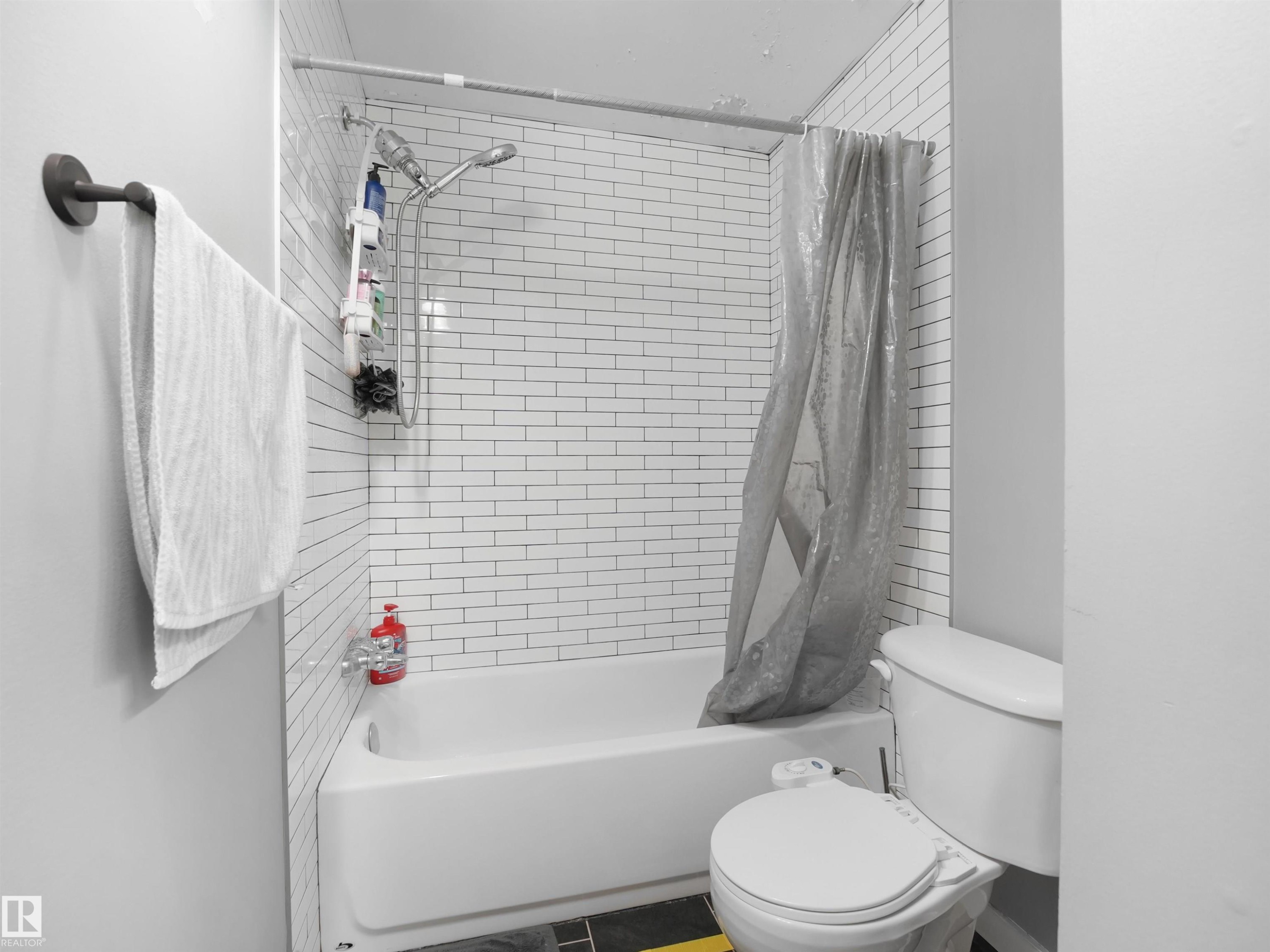 3611 30 Avenue, Edmonton, AB - Indoor Photo Showing Bathroom