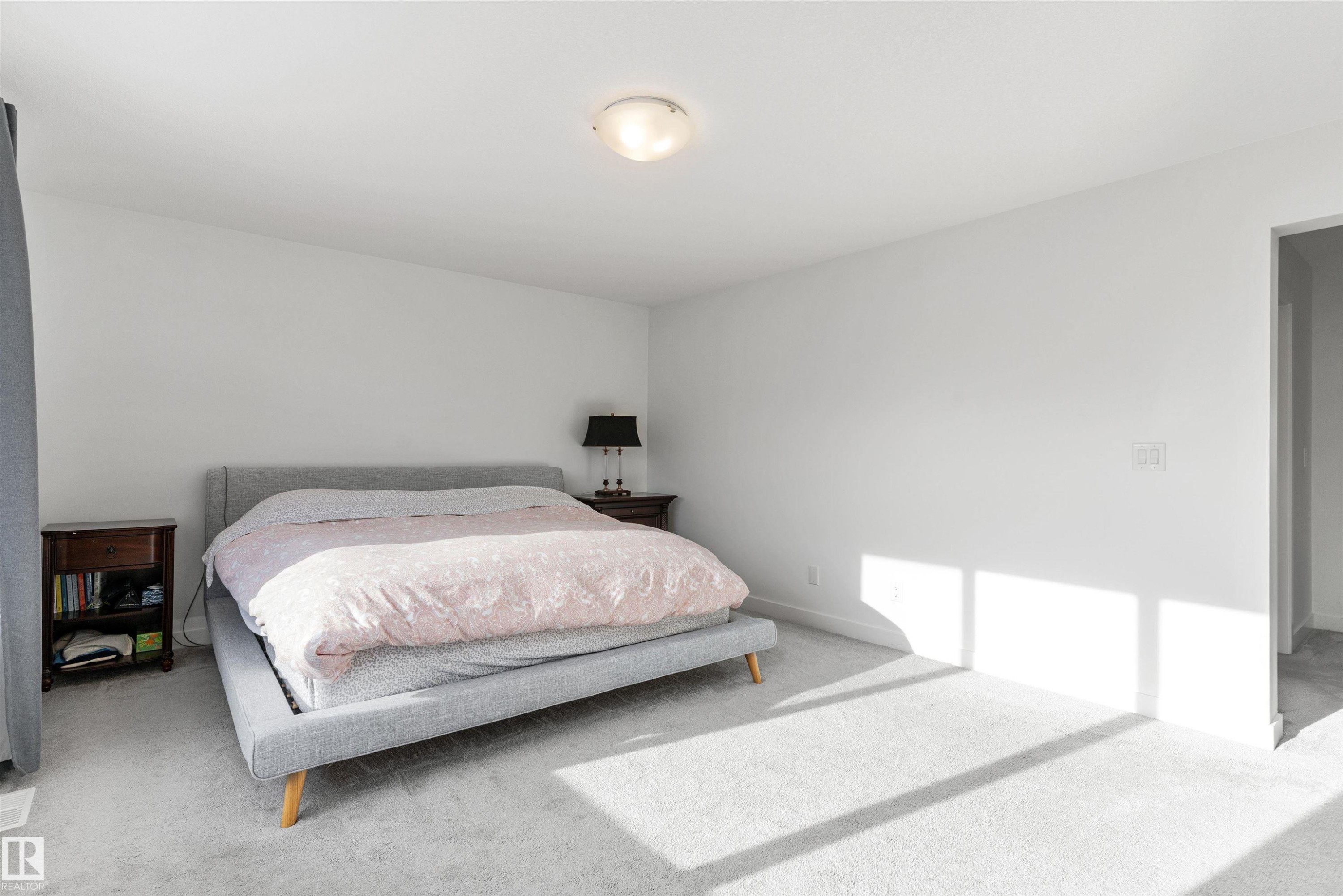 20007 16 Avenue, Edmonton, AB - Indoor Photo Showing Bedroom