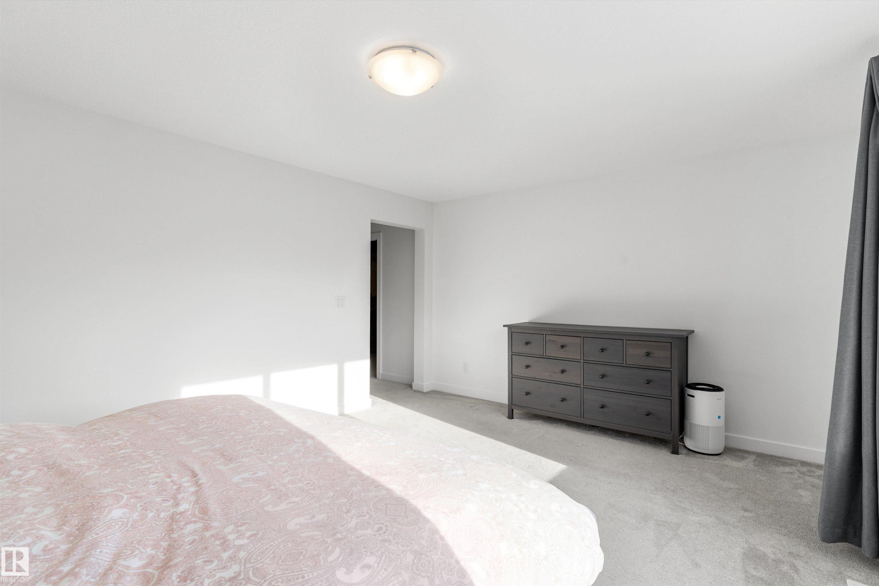 20007 16 Avenue, Edmonton, AB - Indoor Photo Showing Bedroom