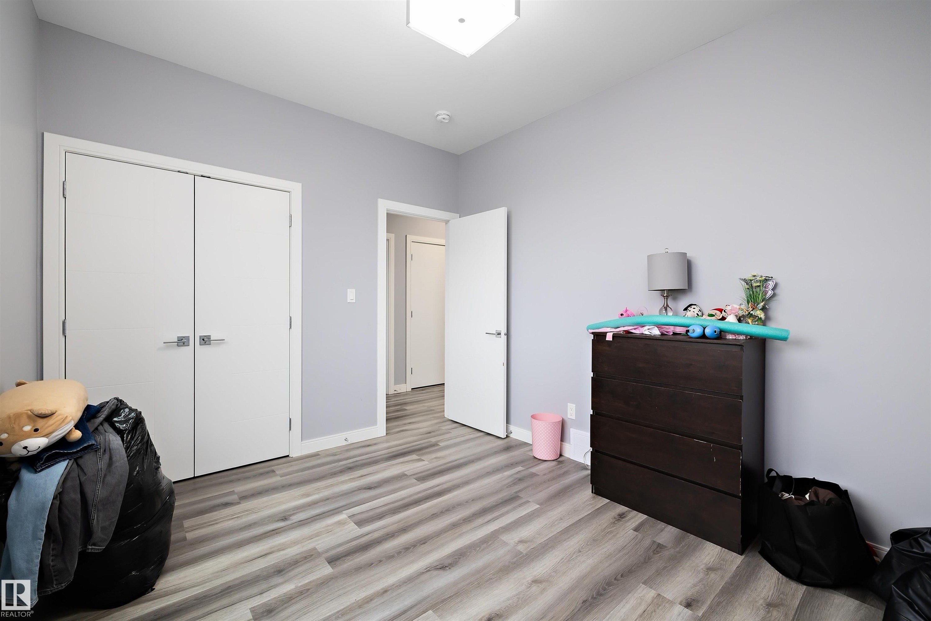 4223 Veterans Way, Edmonton, AB - Indoor Photo Showing Bedroom