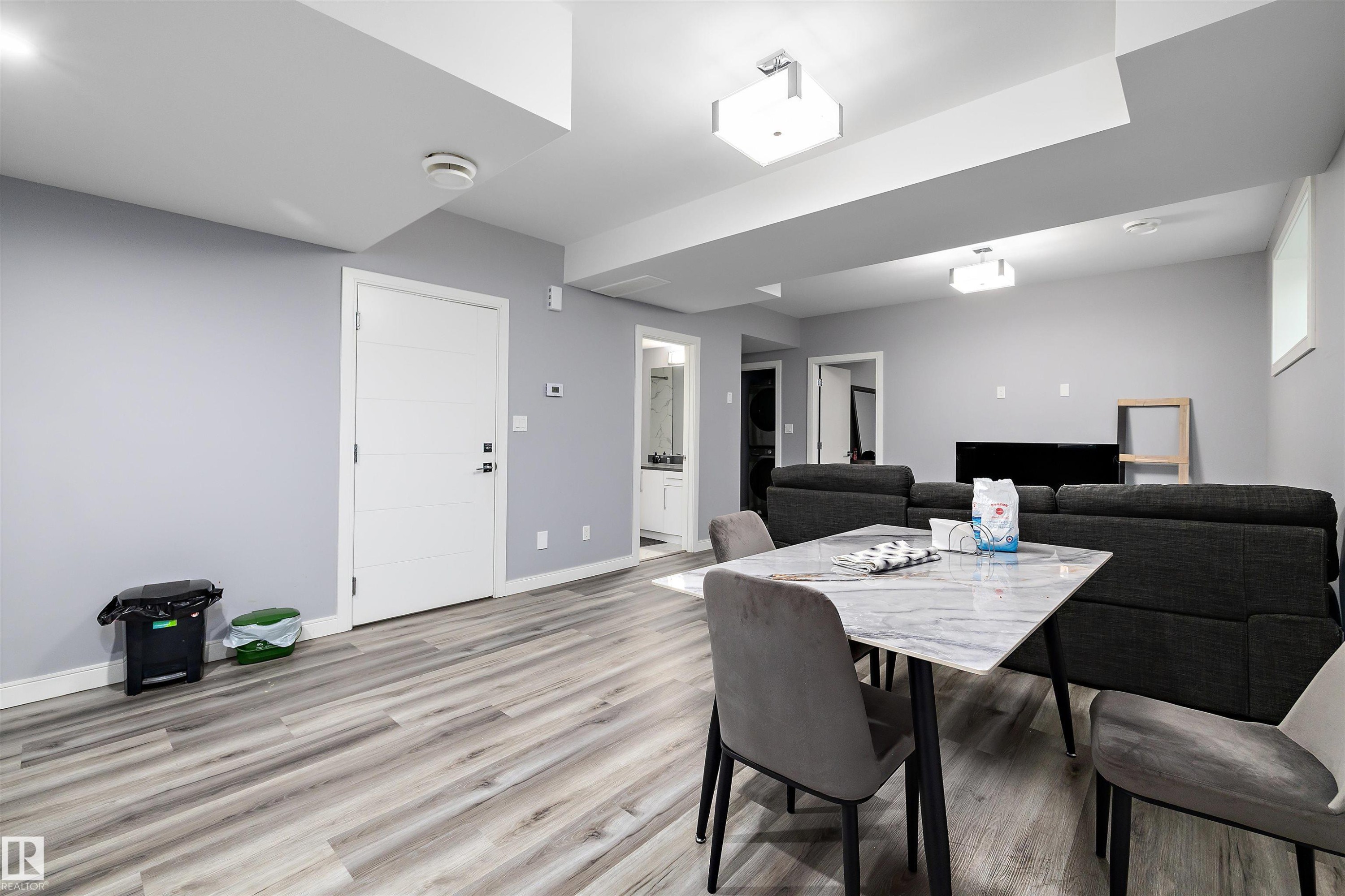 4223 Veterans Way, Edmonton, AB - Indoor