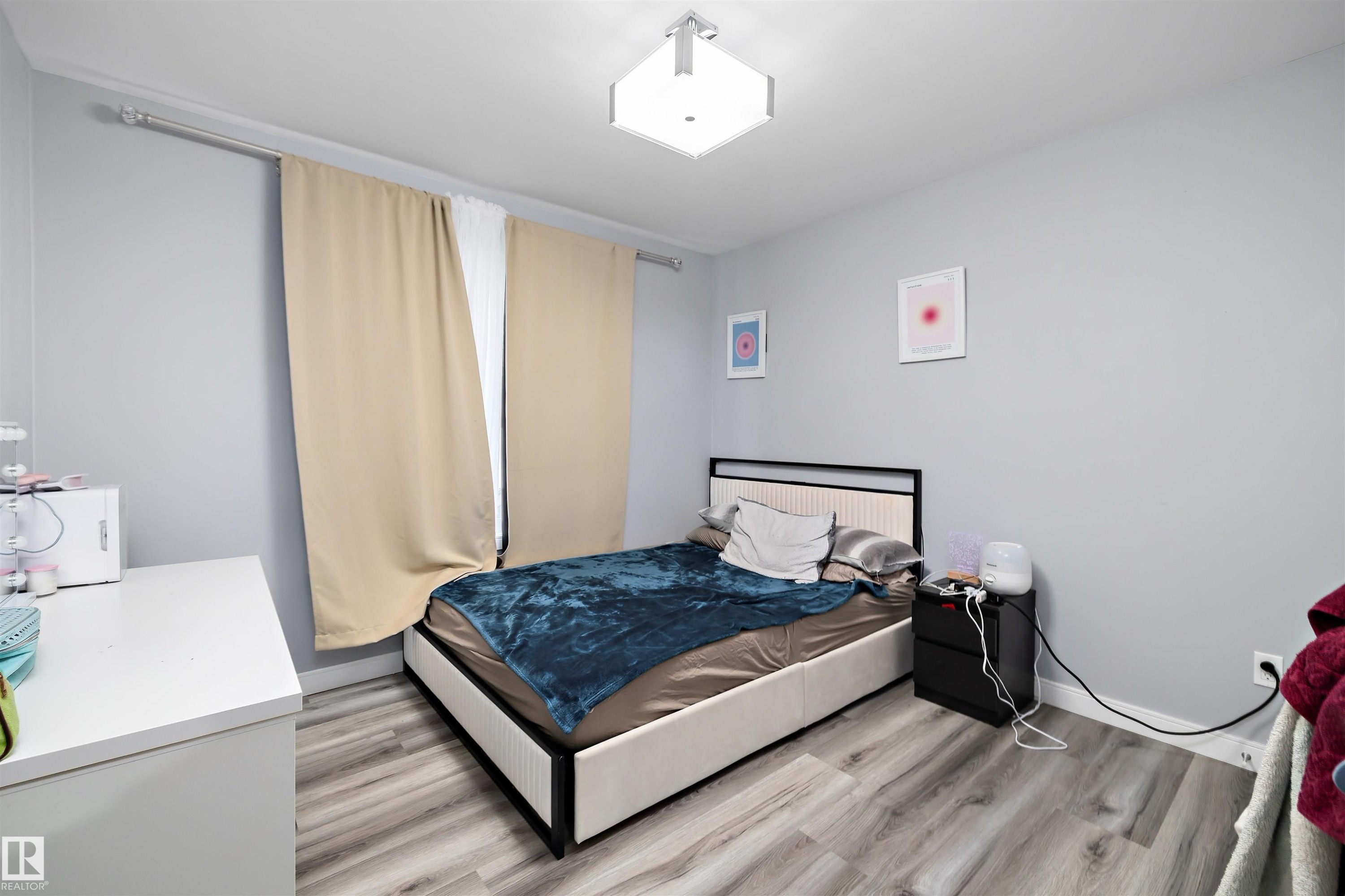 4223 Veterans Way, Edmonton, AB - Indoor Photo Showing Bedroom