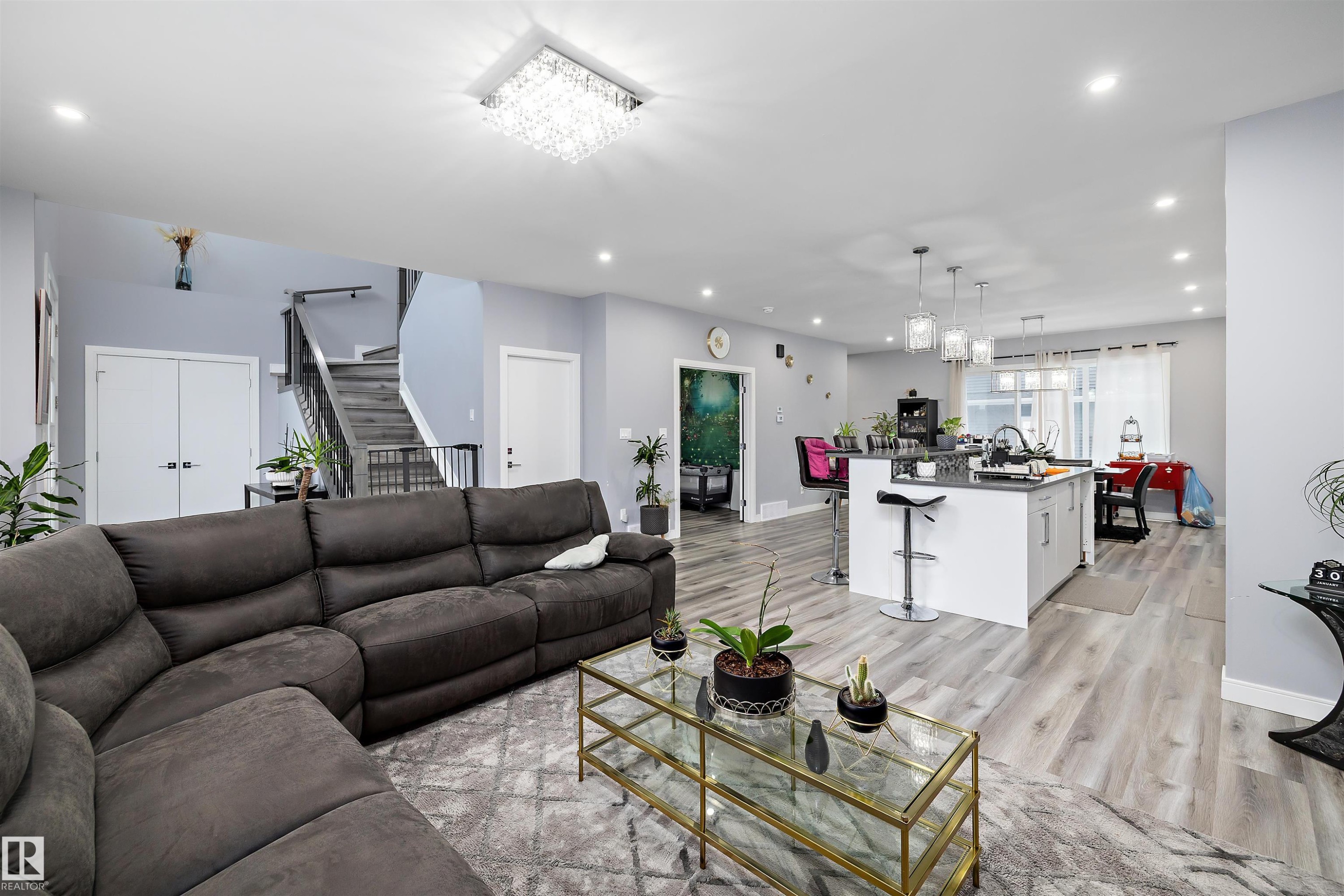 4223 Veterans Way, Edmonton, AB - Indoor Photo Showing Living Room