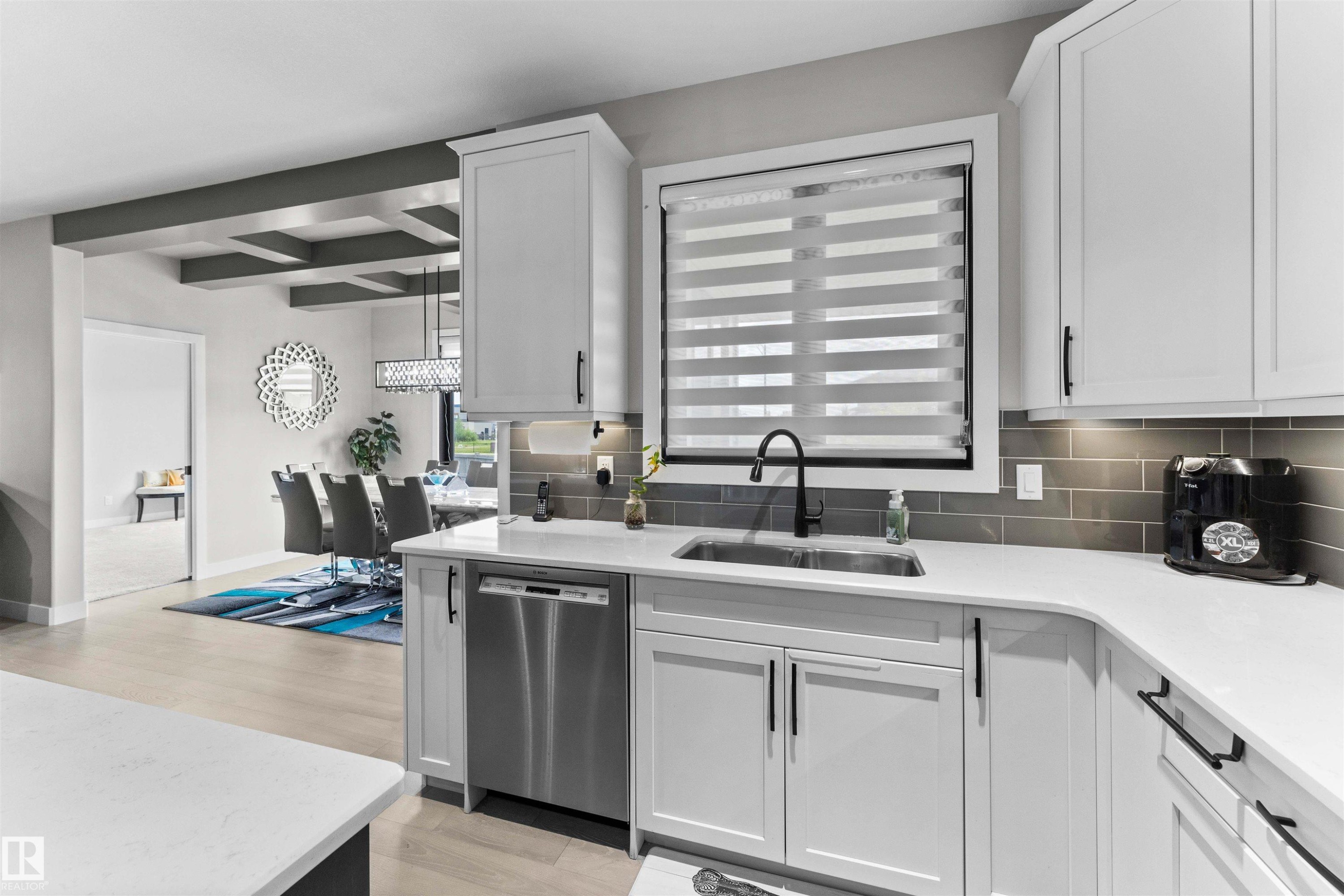 6813 Knox Loop, Edmonton, AB - Indoor Photo Showing Kitchen