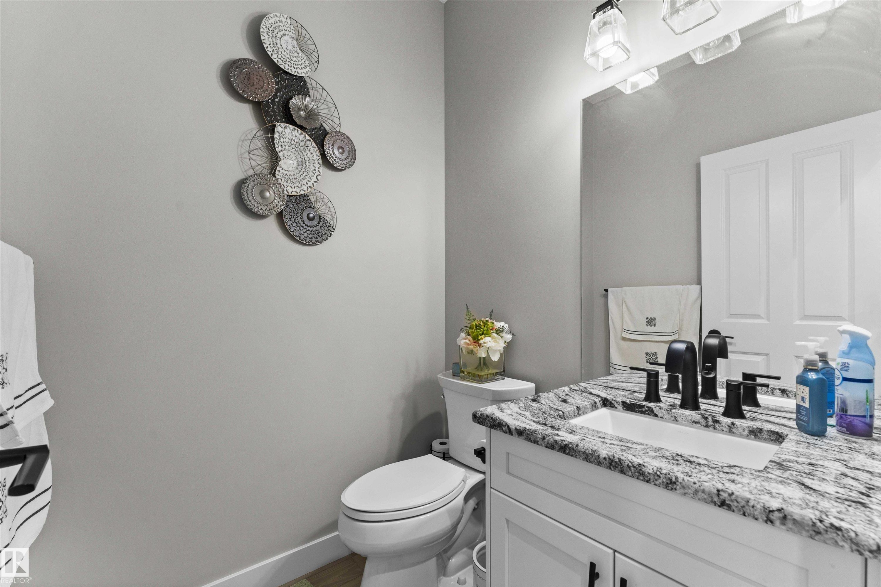 6813 Knox Loop, Edmonton, AB - Indoor Photo Showing Bathroom