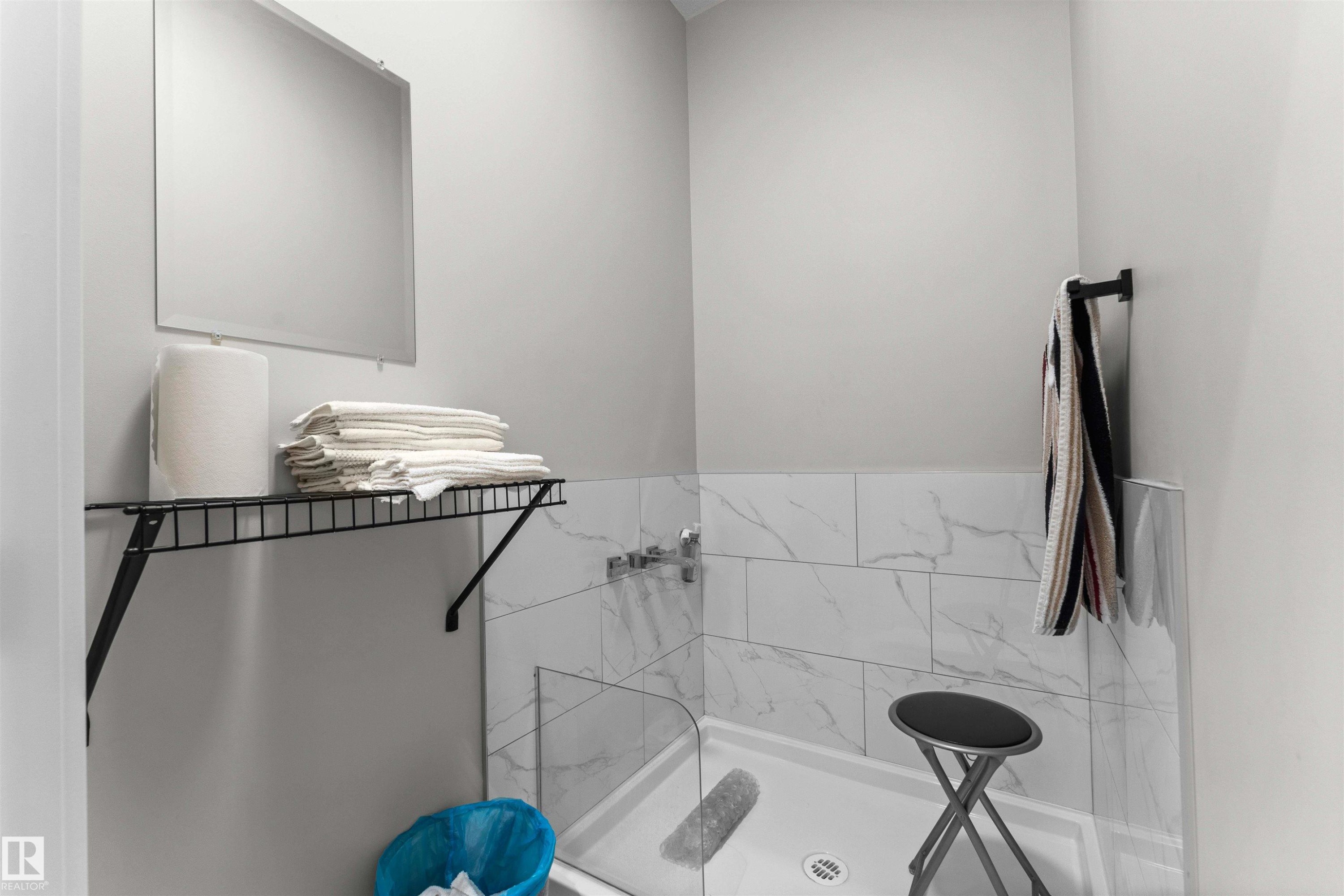 6813 Knox Loop, Edmonton, AB - Indoor Photo Showing Bathroom