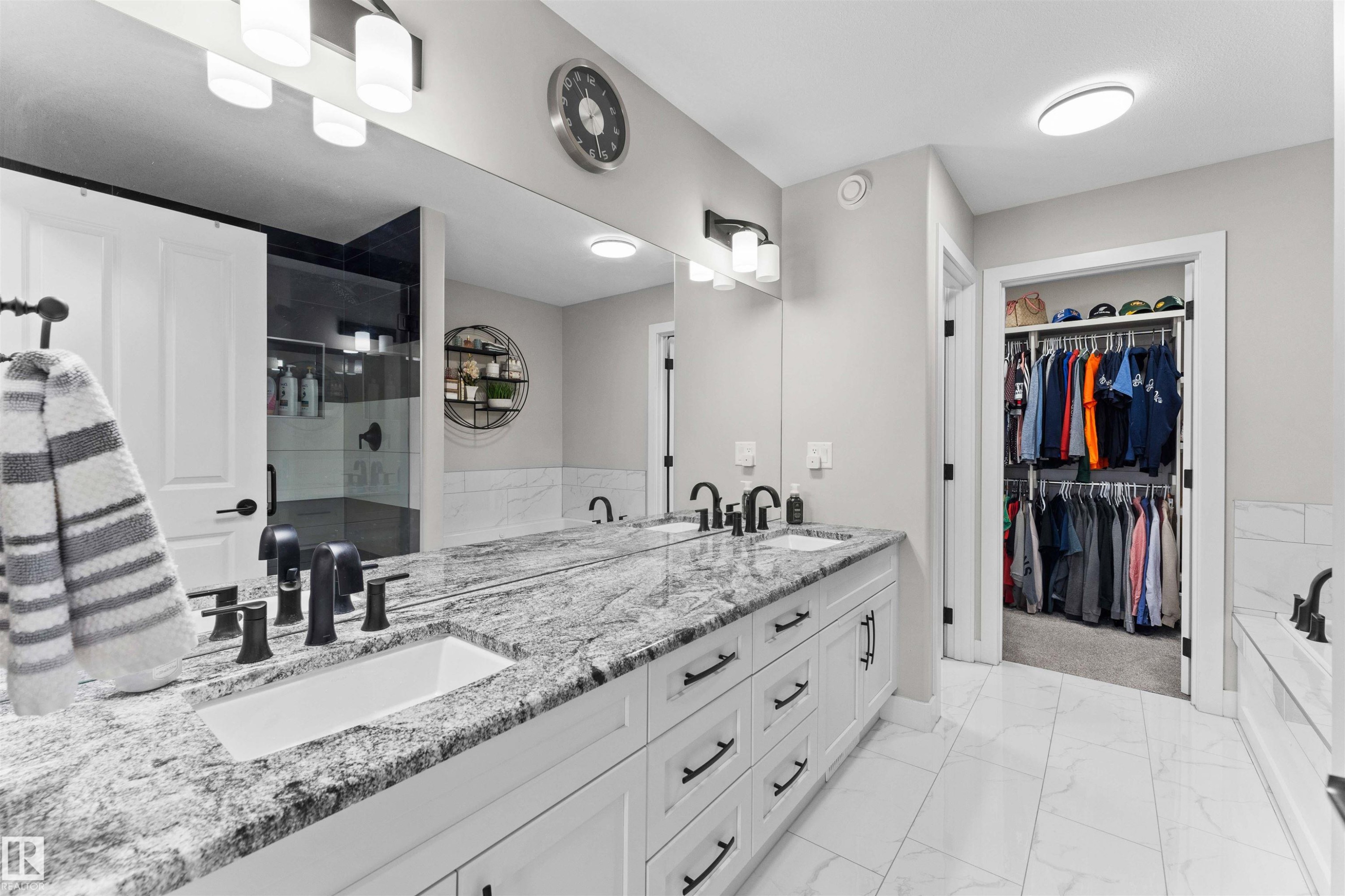 6813 Knox Loop, Edmonton, AB - Indoor Photo Showing Bathroom