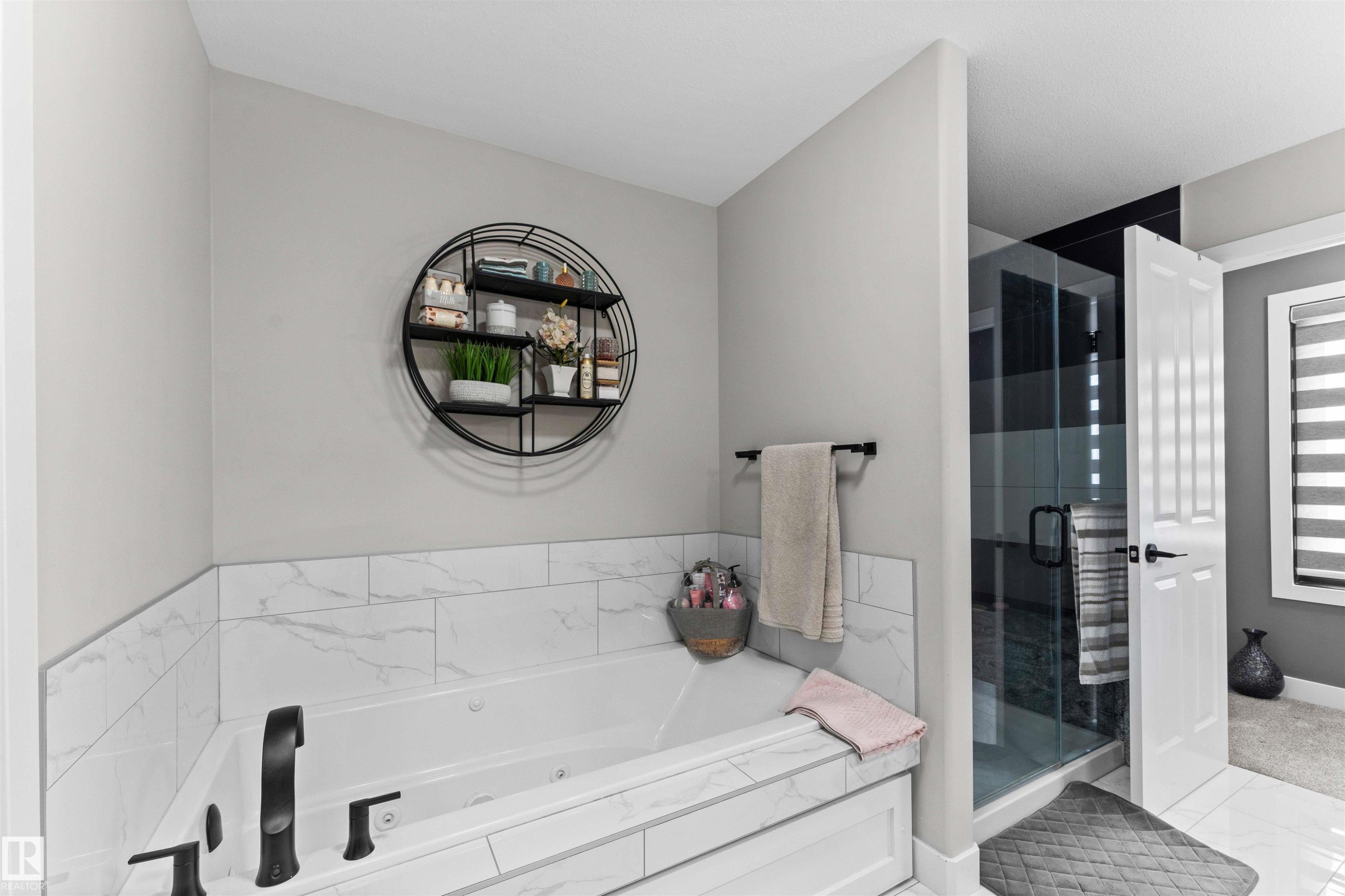 6813 Knox Loop, Edmonton, AB - Indoor Photo Showing Bathroom