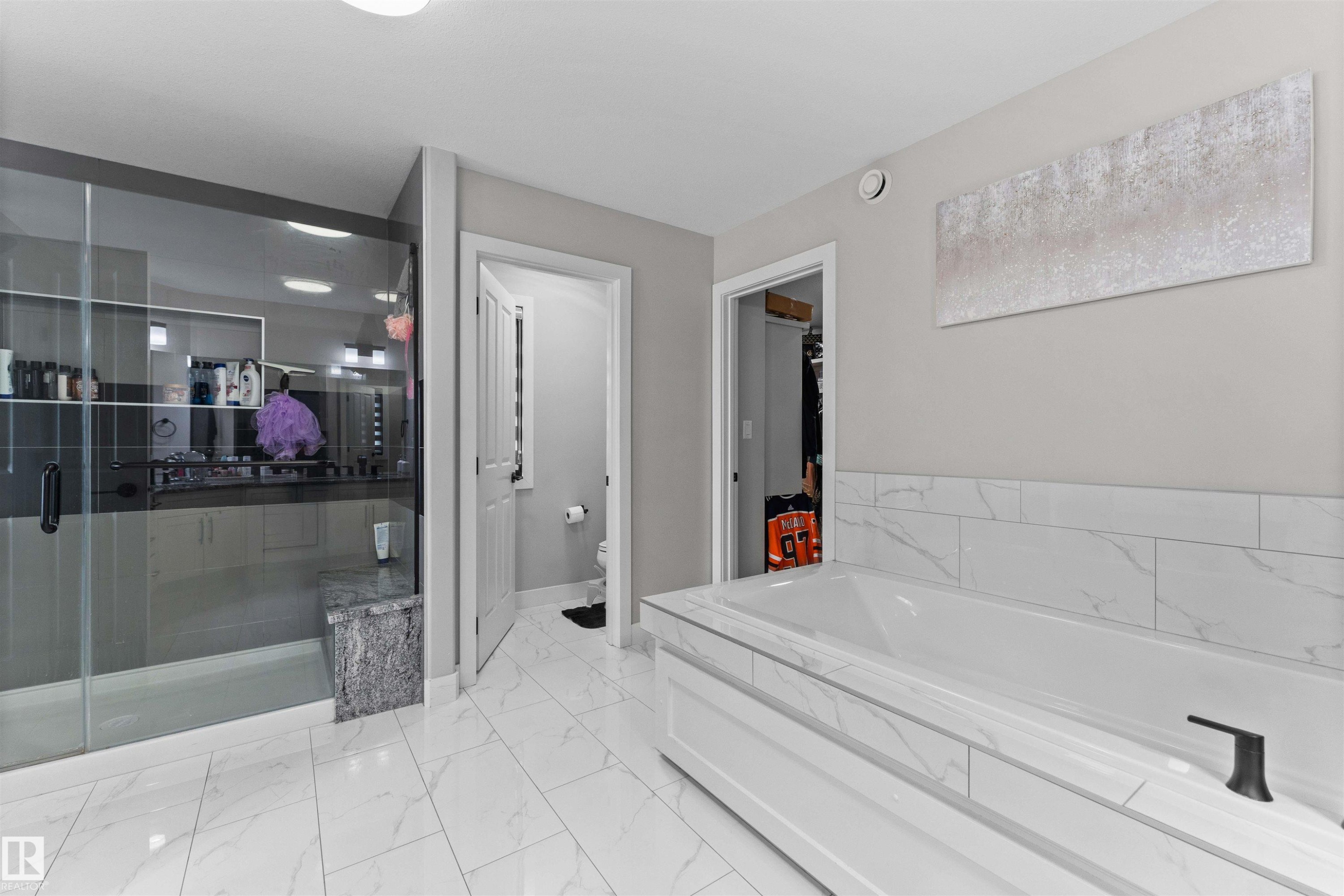 6813 Knox Loop, Edmonton, AB - Indoor Photo Showing Bathroom