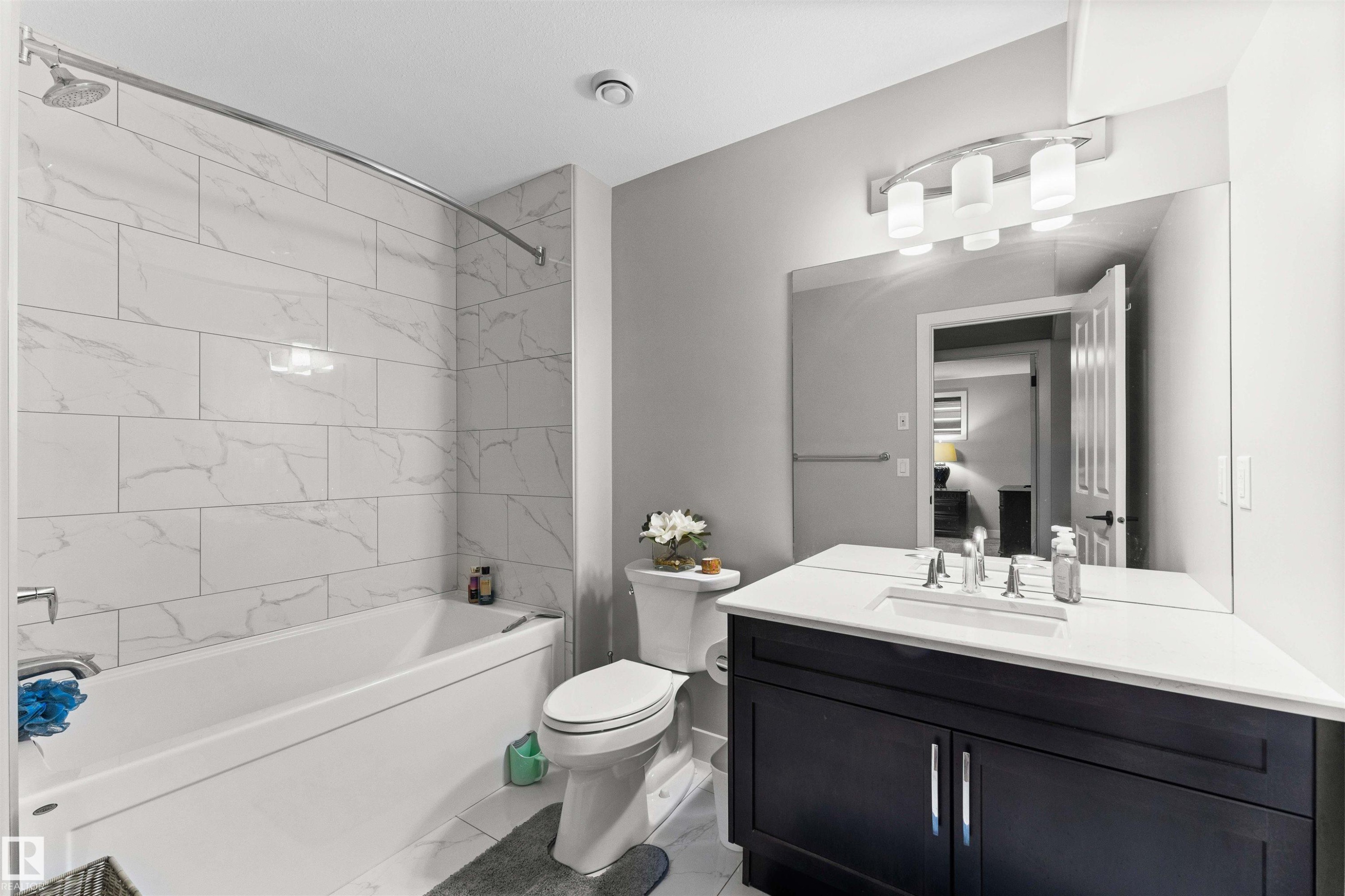 6813 Knox Loop, Edmonton, AB - Indoor Photo Showing Bathroom
