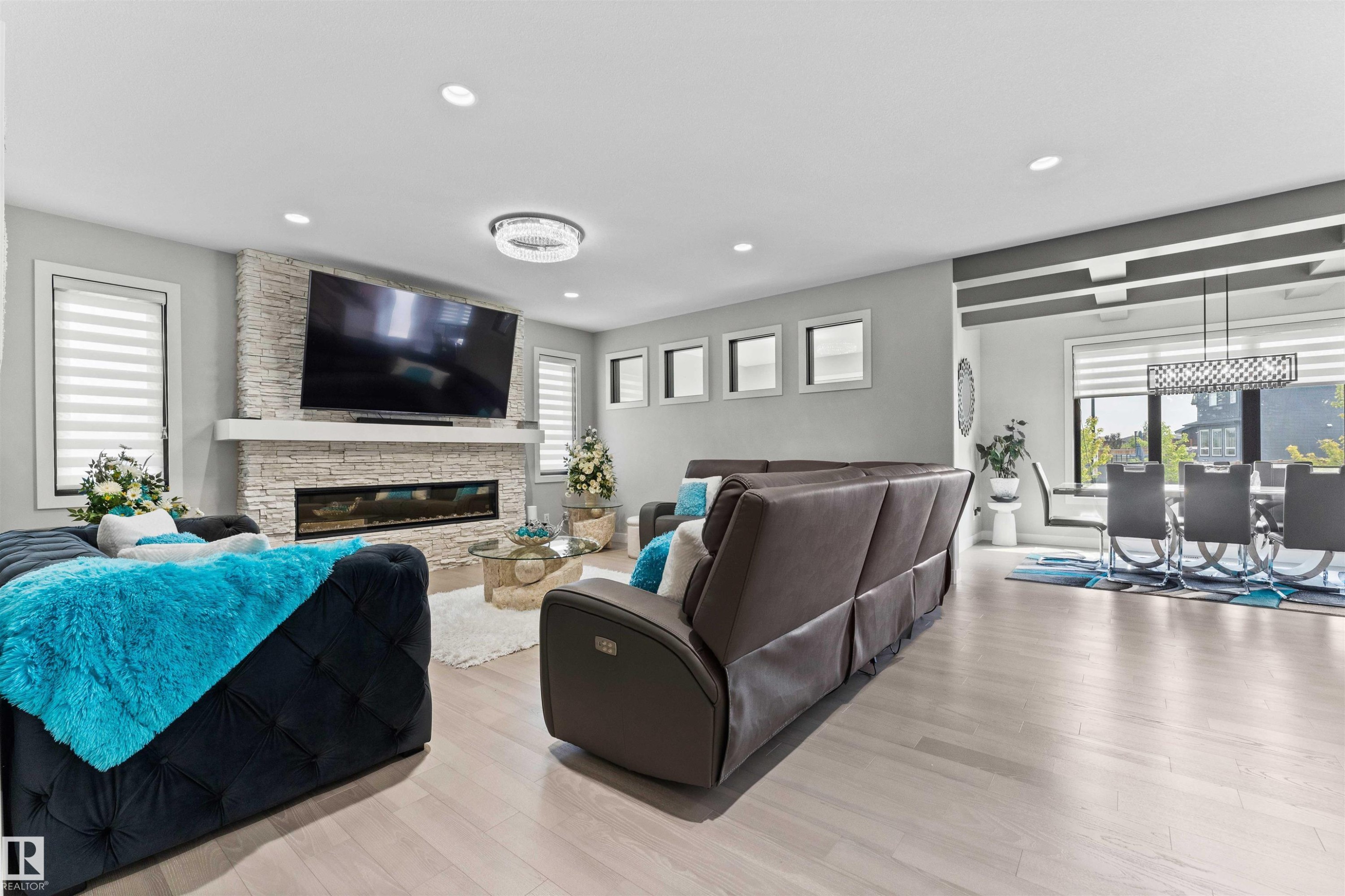 6813 Knox Loop, Edmonton, AB - Indoor Photo Showing Living Room With Fireplace