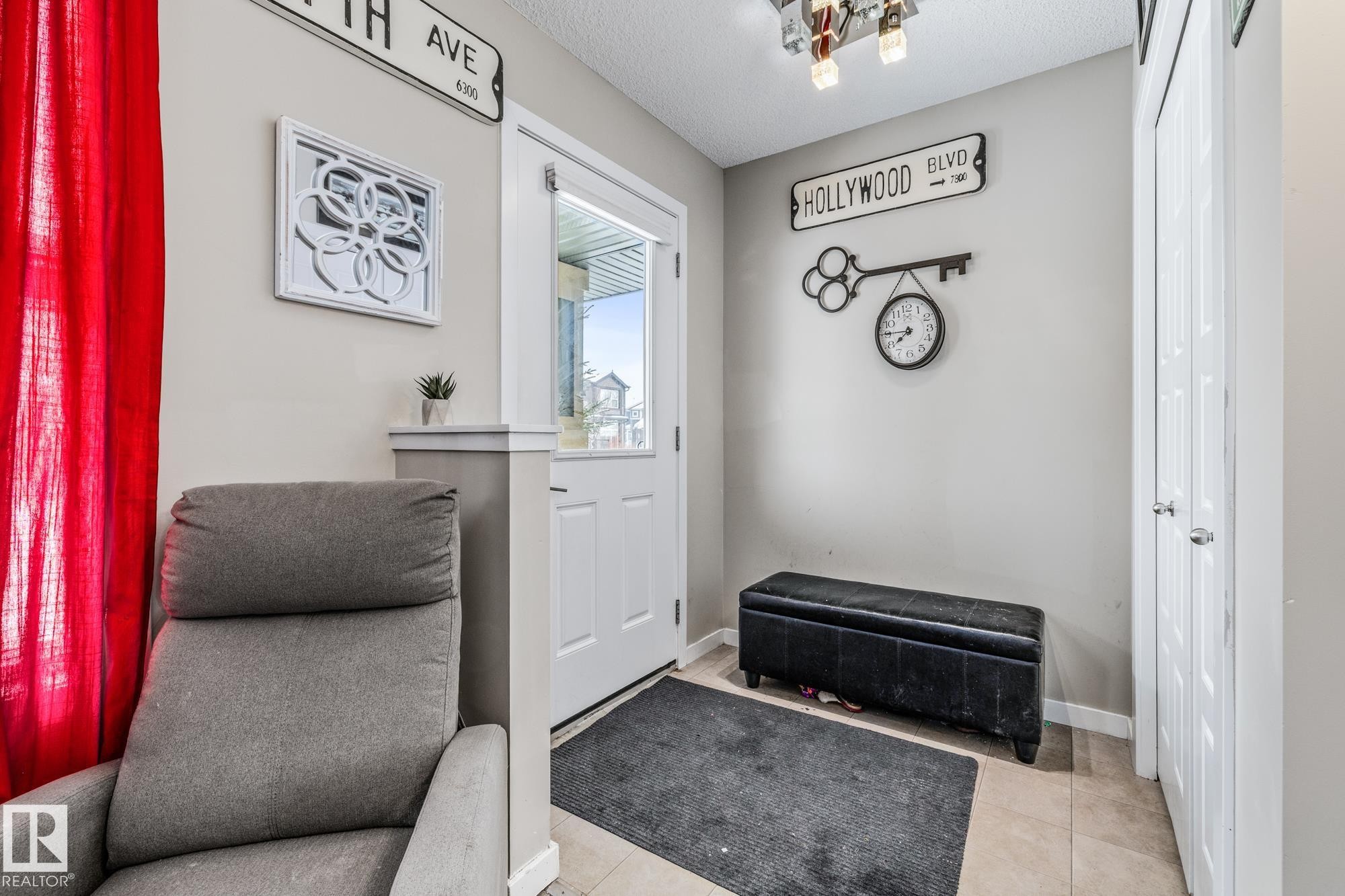 384 Charlesworth Drive, Edmonton, AB - Indoor Photo Showing Other Room