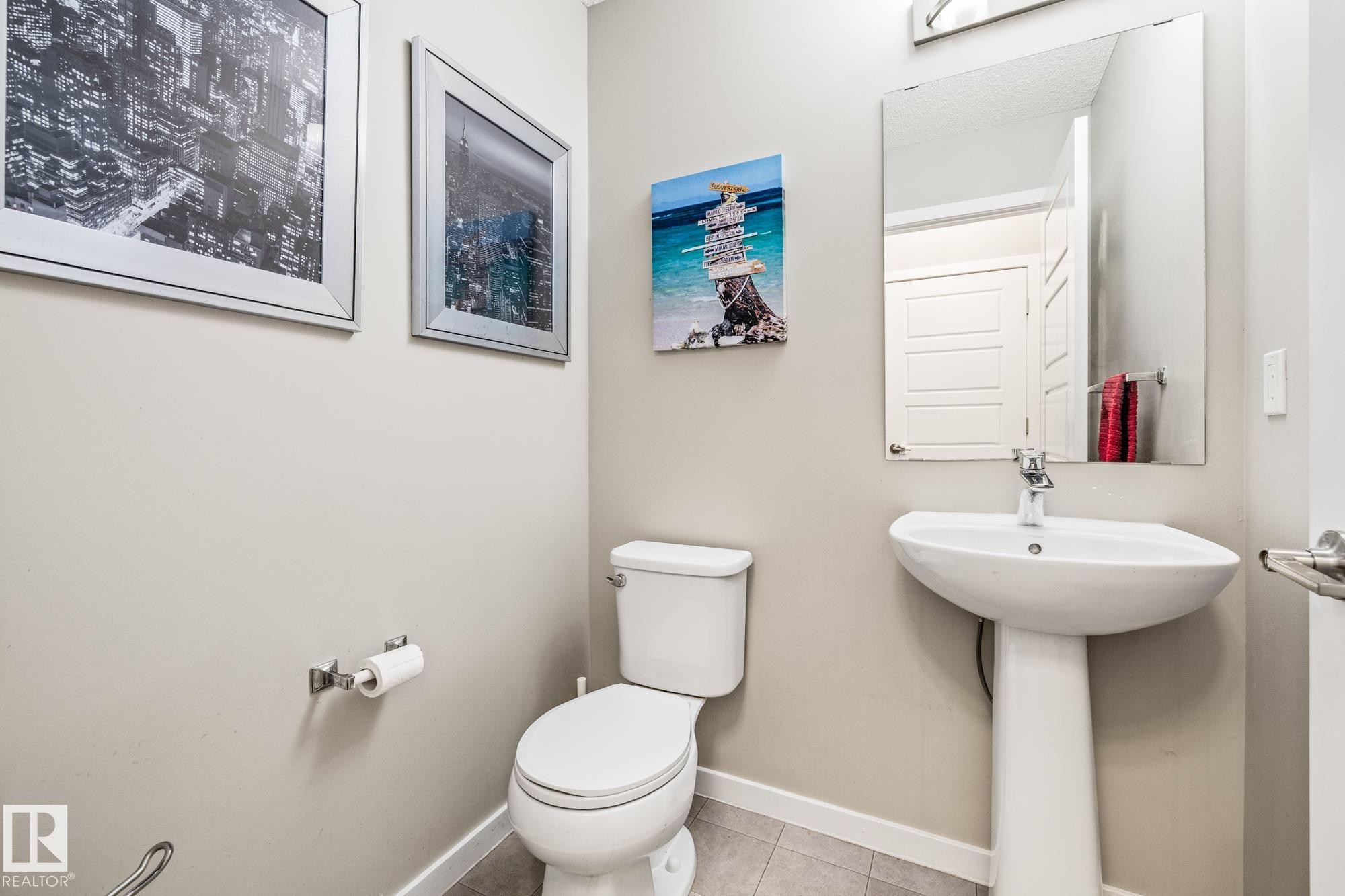 384 Charlesworth Drive, Edmonton, AB - Indoor Photo Showing Bathroom