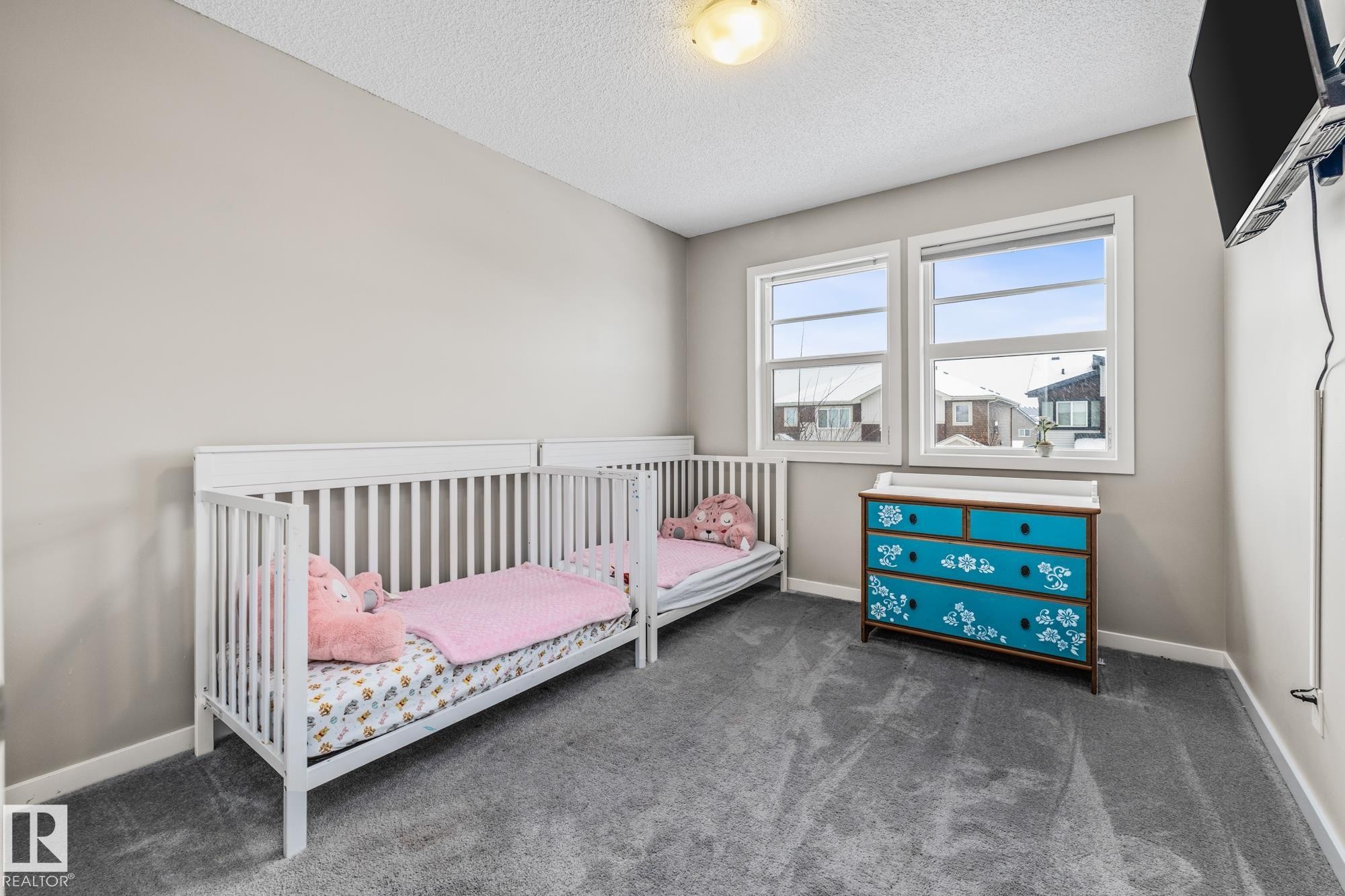 384 Charlesworth Drive, Edmonton, AB - Indoor Photo Showing Bedroom