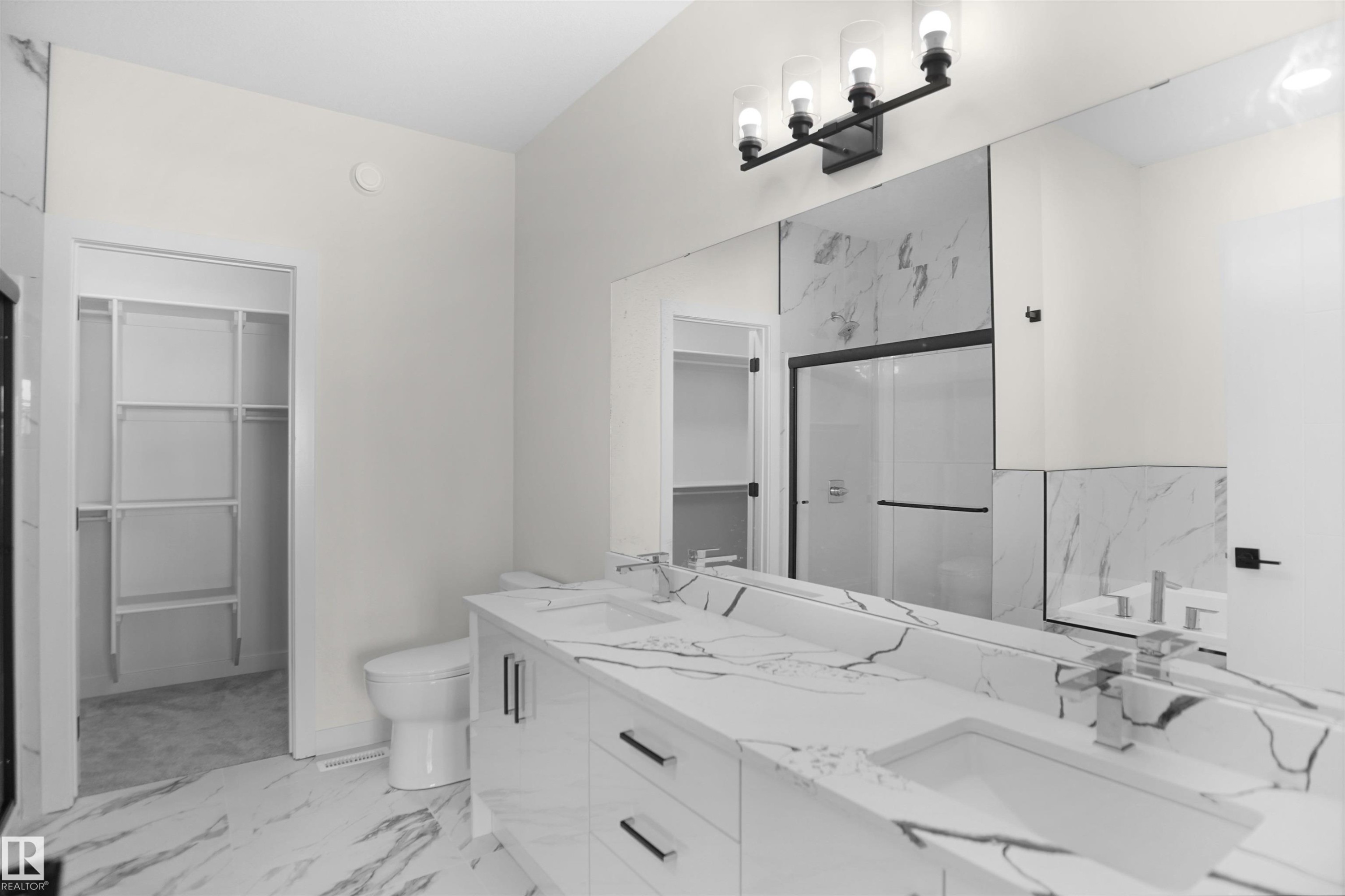 6807 169 Avenue, Edmonton, AB - Indoor Photo Showing Bathroom