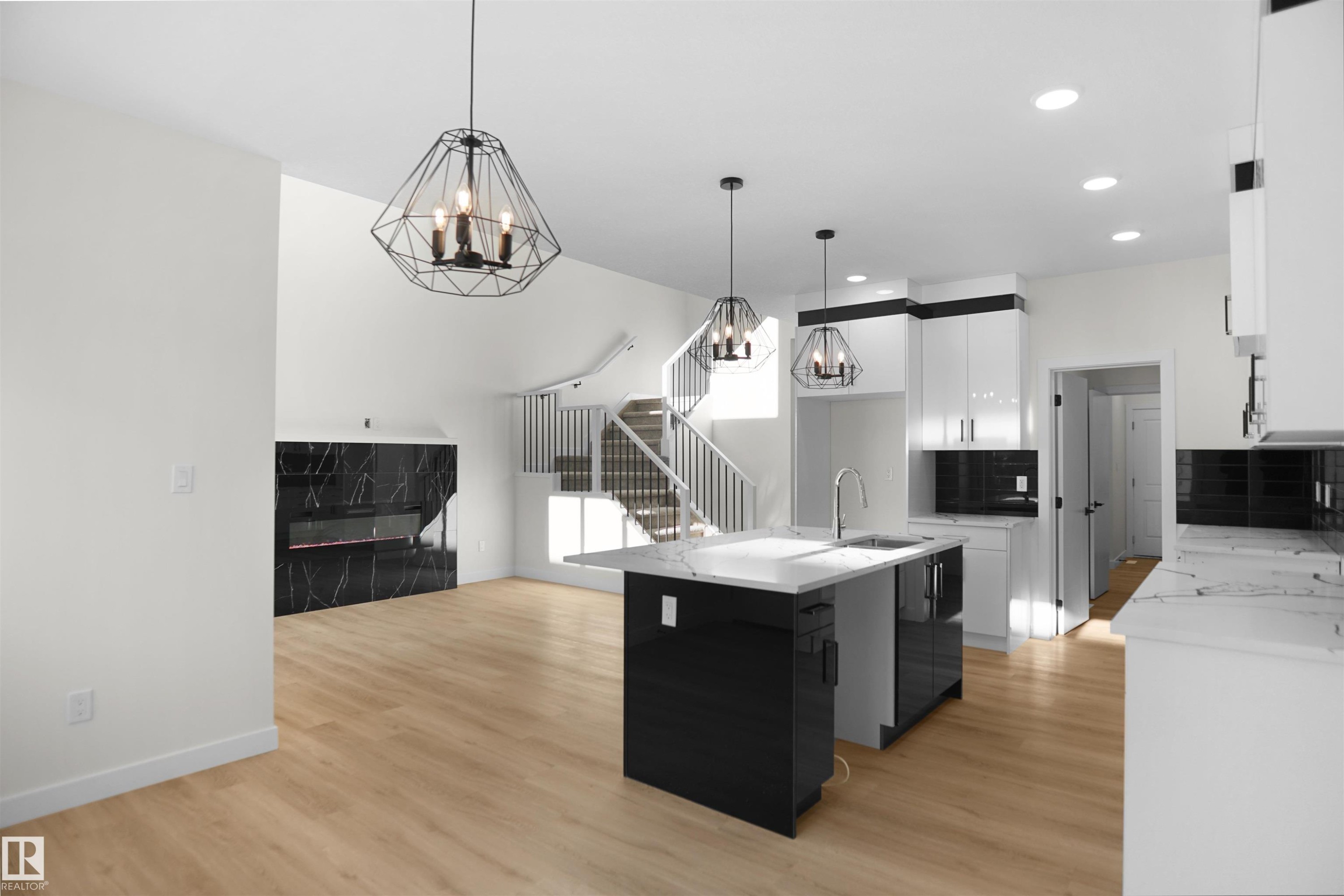 6807 169 Avenue, Edmonton, AB - Indoor Photo Showing Kitchen