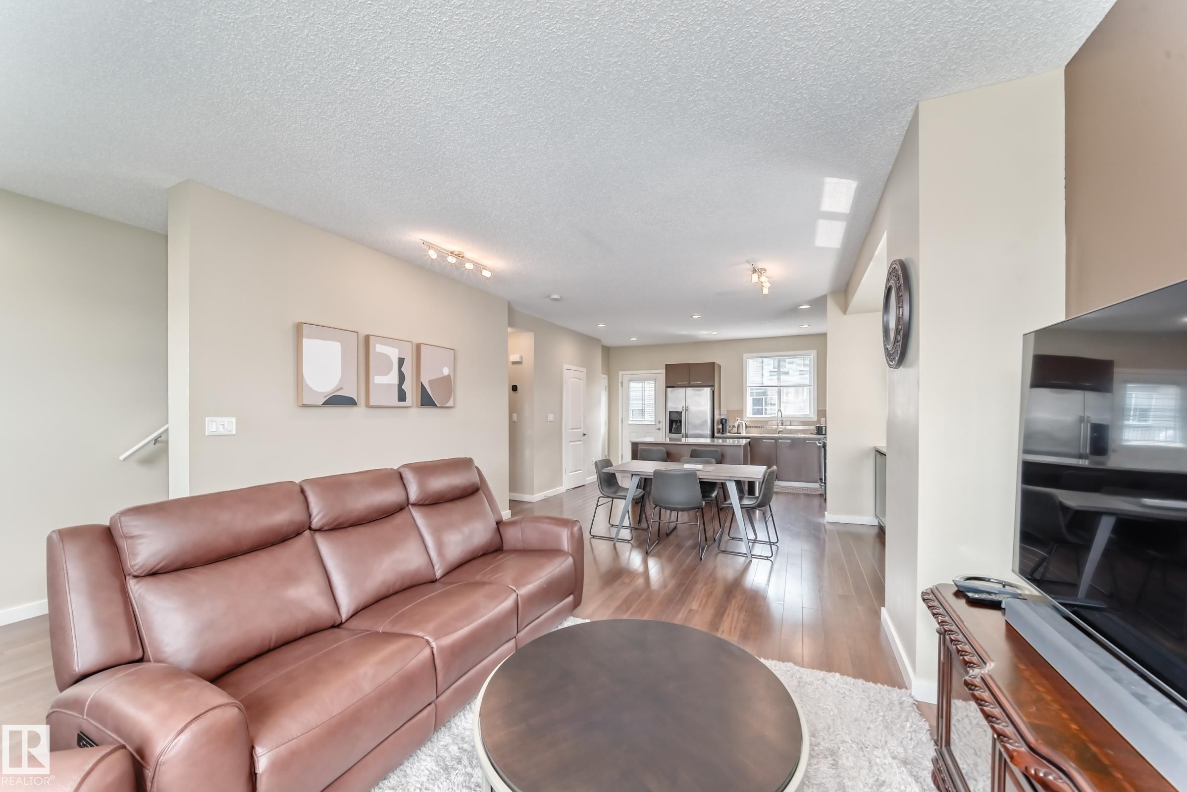 55 655 Watt Boulevard, Edmonton, AB - Indoor Photo Showing Living Room