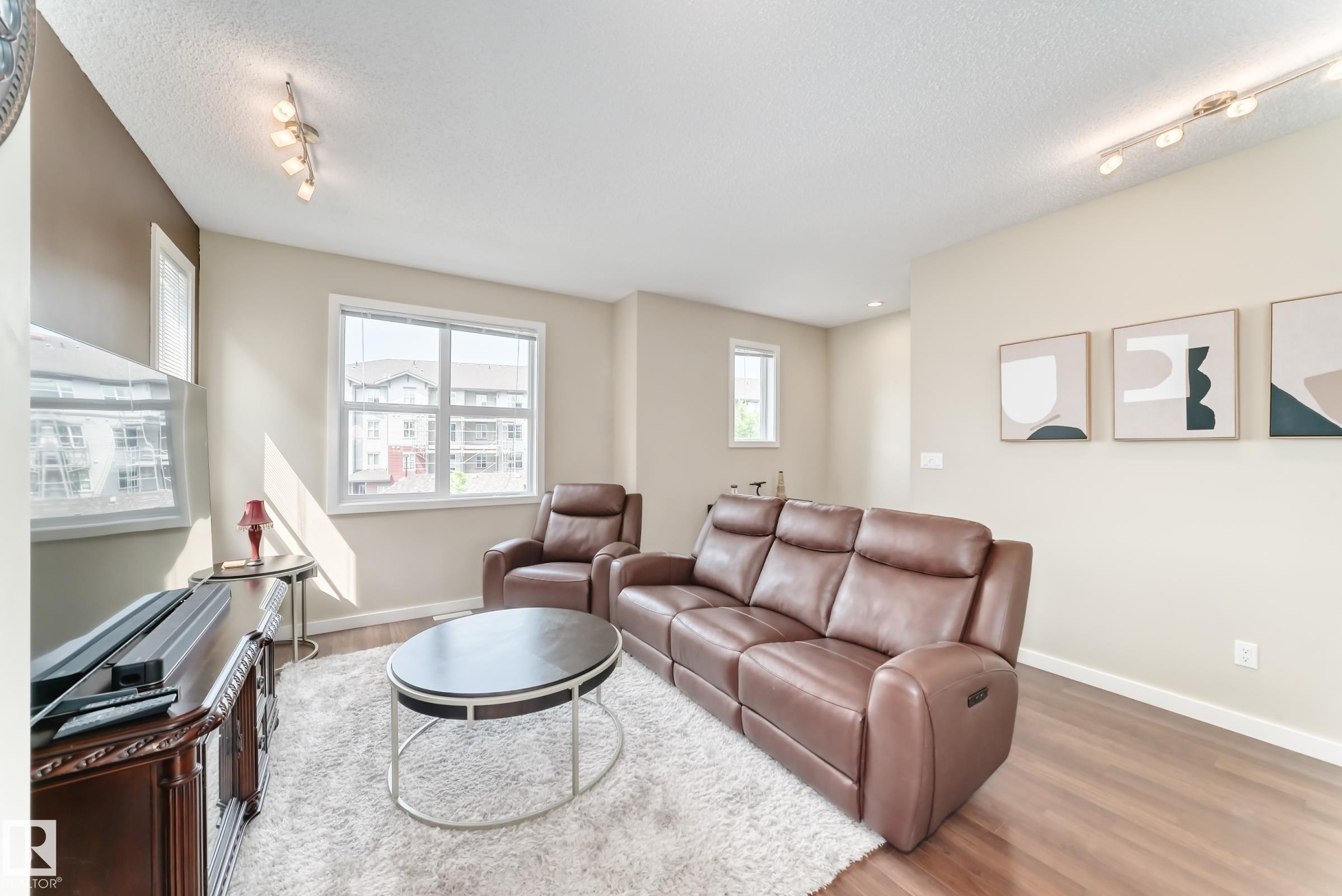 55 655 Watt Boulevard, Edmonton, AB - Indoor Photo Showing Living Room