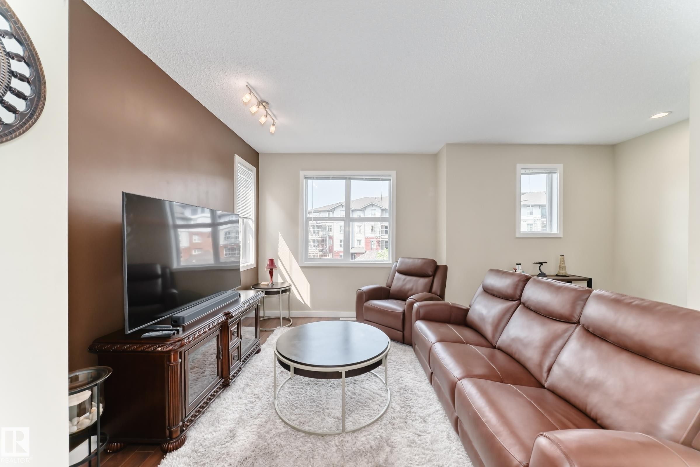 55 655 Watt Boulevard, Edmonton, AB - Indoor Photo Showing Living Room